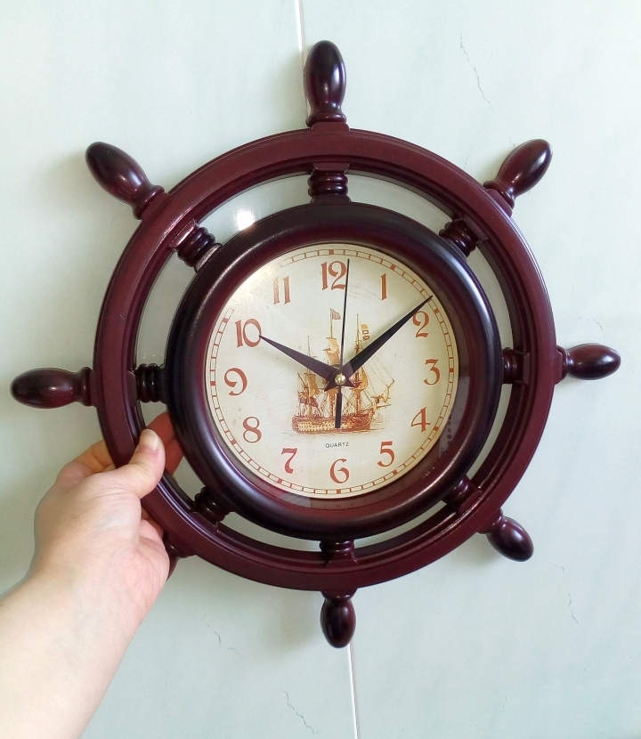 Фотография покупателя товара Часы настенные, серия: Море, "Штурвал", плавный ход, d-35 см, коричневая патина