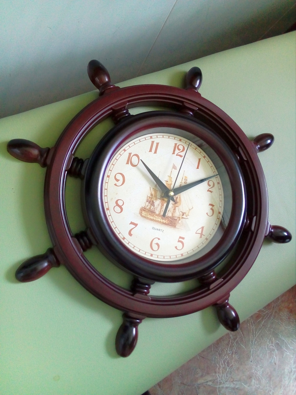 Фотография покупателя товара Часы настенные, серия: Море, "Штурвал", плавный ход, d-35 см, коричневая патина