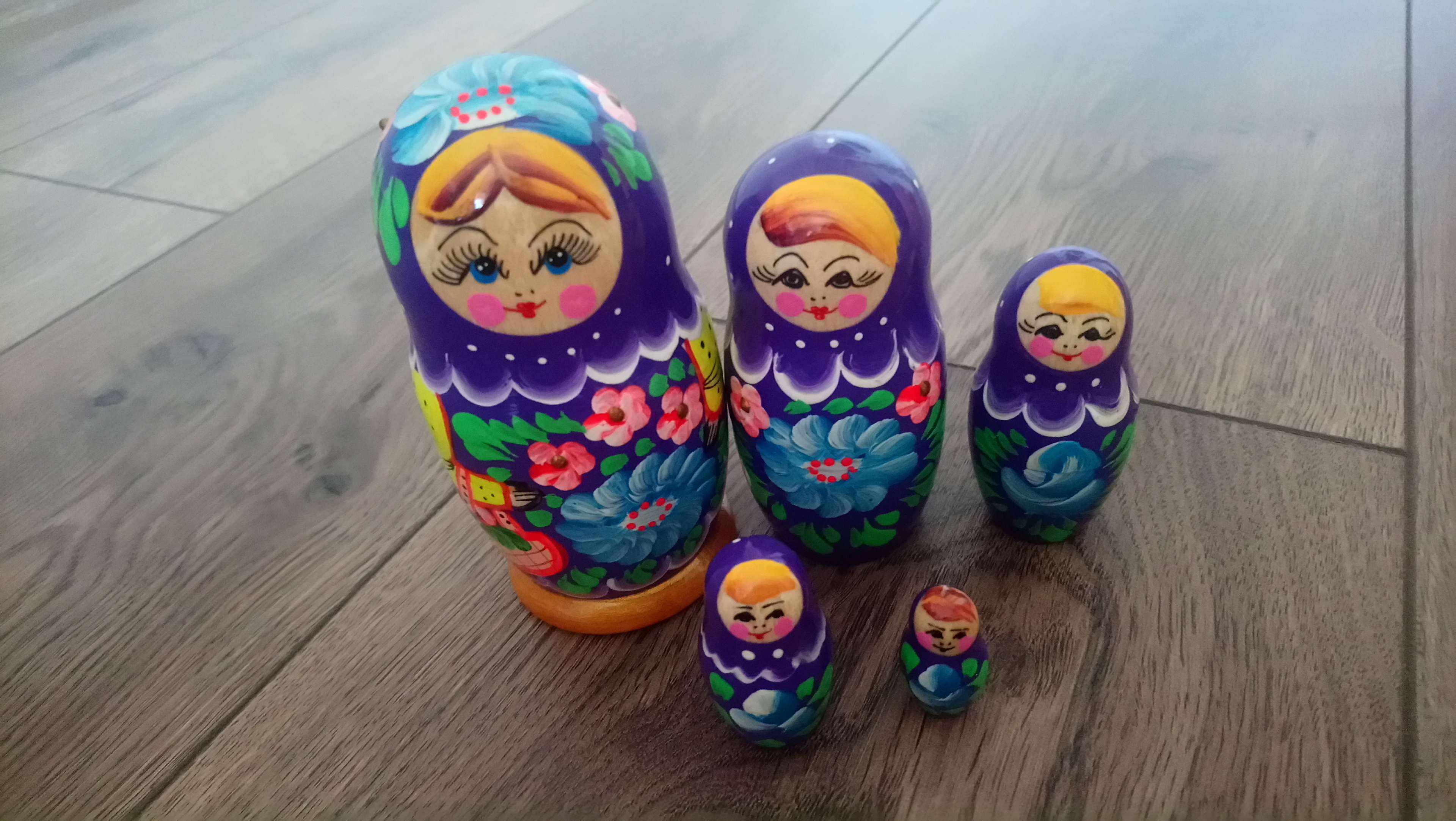 Фотография покупателя товара Матрёшка «Корзинка», фиолетовый платок, 5 кукольная, 10,5 см - Фото 3