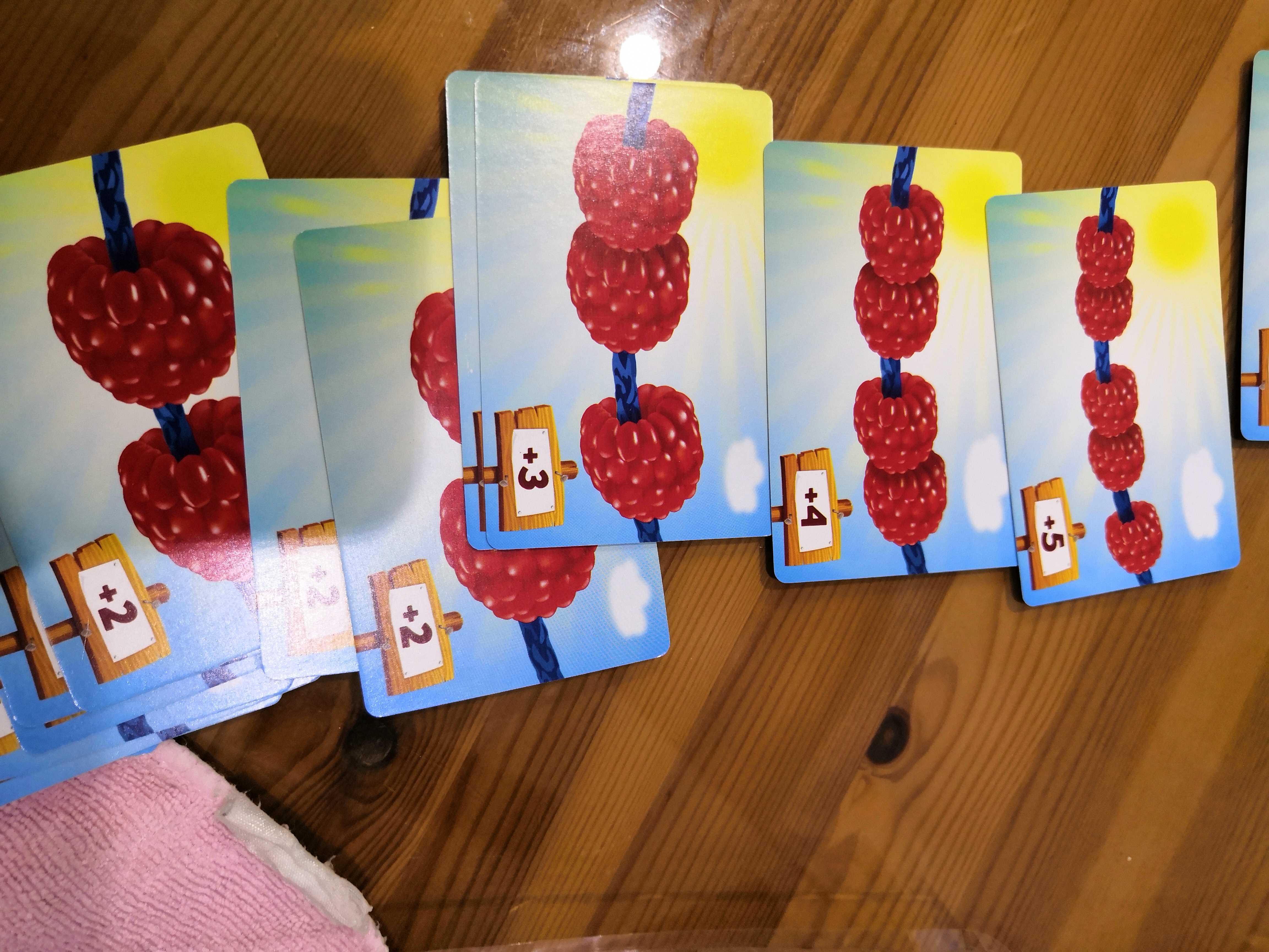 Фотография покупателя товара Настольная игра «Волшебное лукошко», 28 бусин, 24 карты, лукошко, 3+