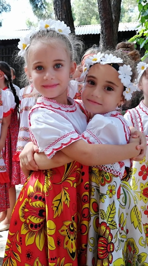 Фотография покупателя товара Русский народный костюм "Хохлома", платье, кокошник, цвет белый, р-р 28, рост 98-104 см - Фото 2