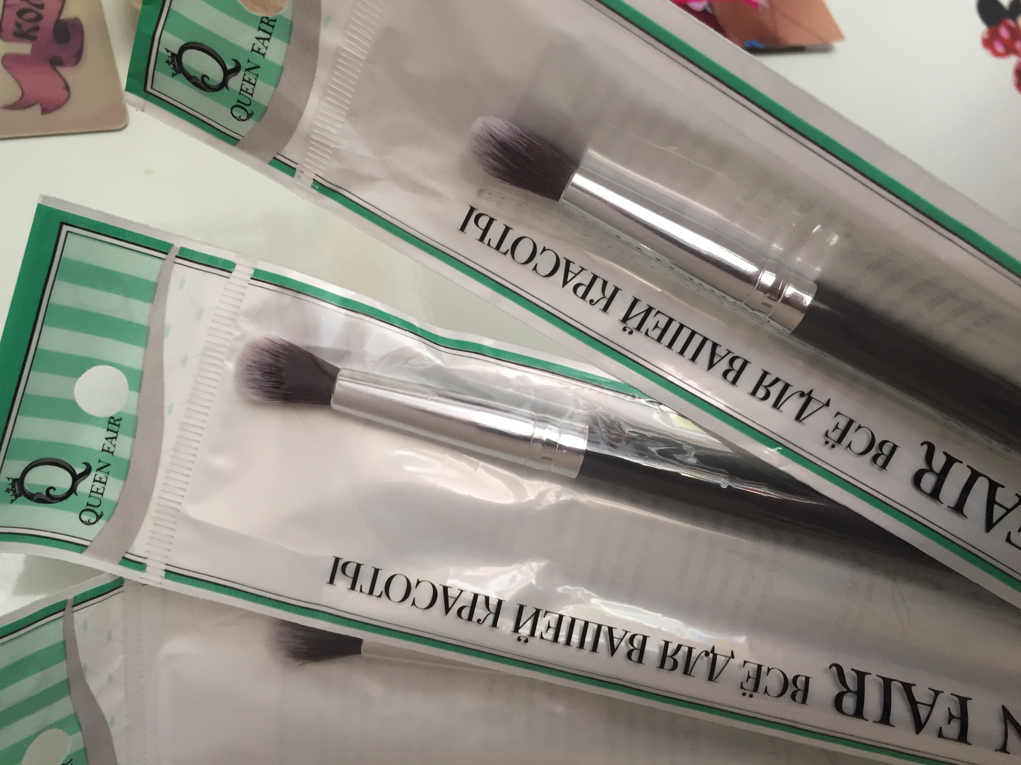 Фотография покупателя товара Кисть для макияжа «Brush GRAPHITE», 18,5 см, цвет тёмно-серый - Фото 16