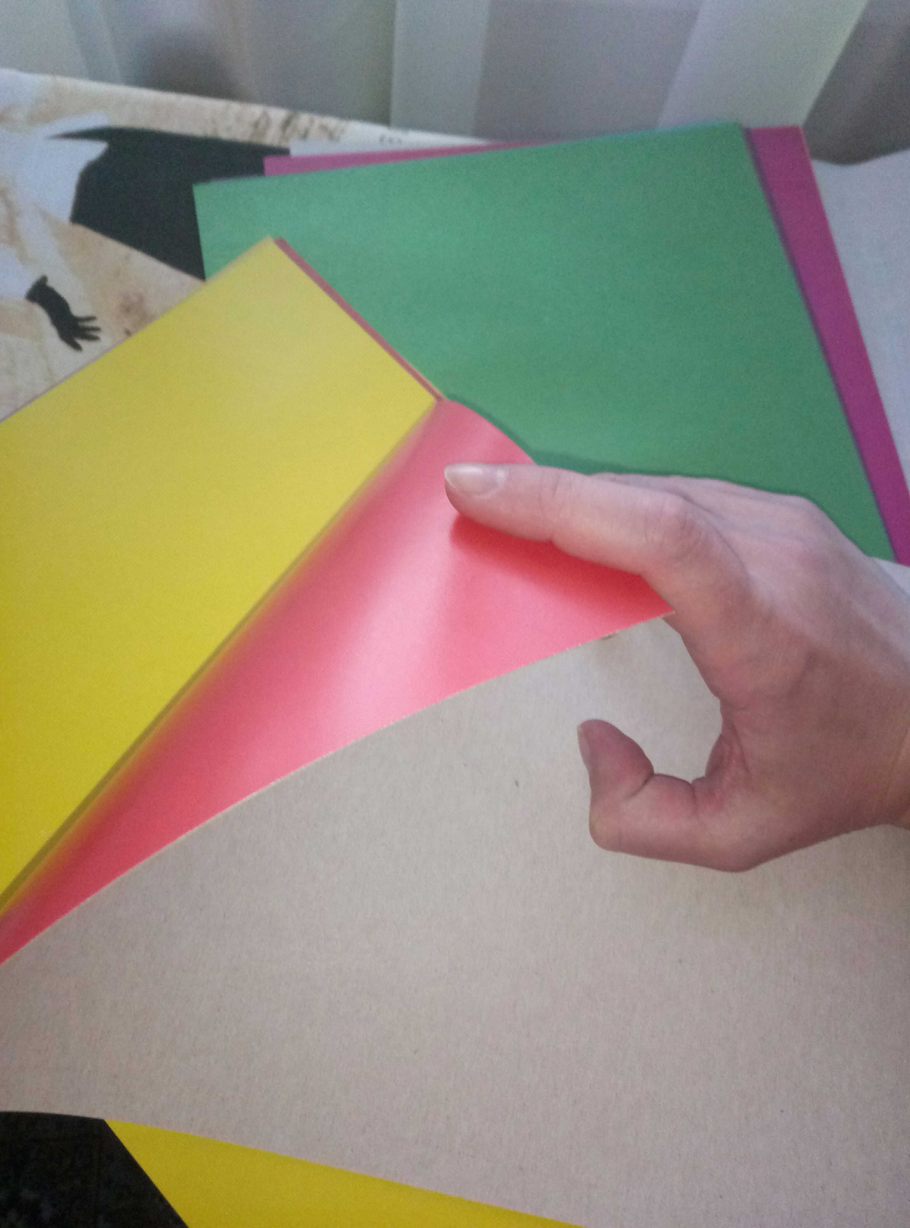 Фотография покупателя товара Набор "Смешарики" А4: 10л цветного одностороннего картона + 16л цветной двусторонней бумаги - Фото 14
