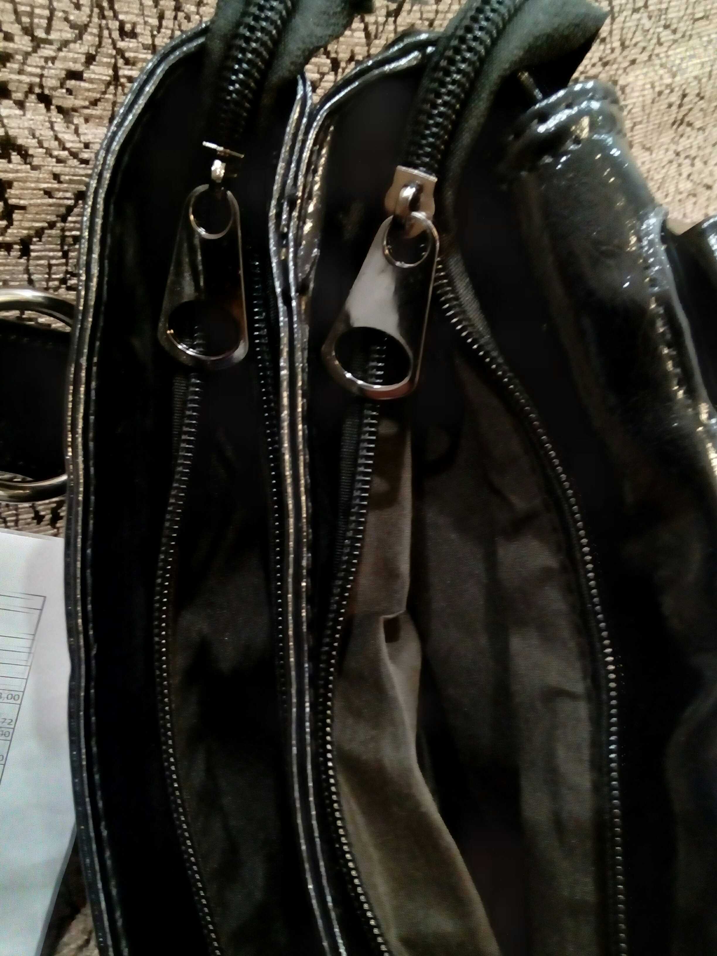 Фотография покупателя товара Сумка женская, 2 отдела на молнии, наружный карман, цвет чёрный - Фото 2