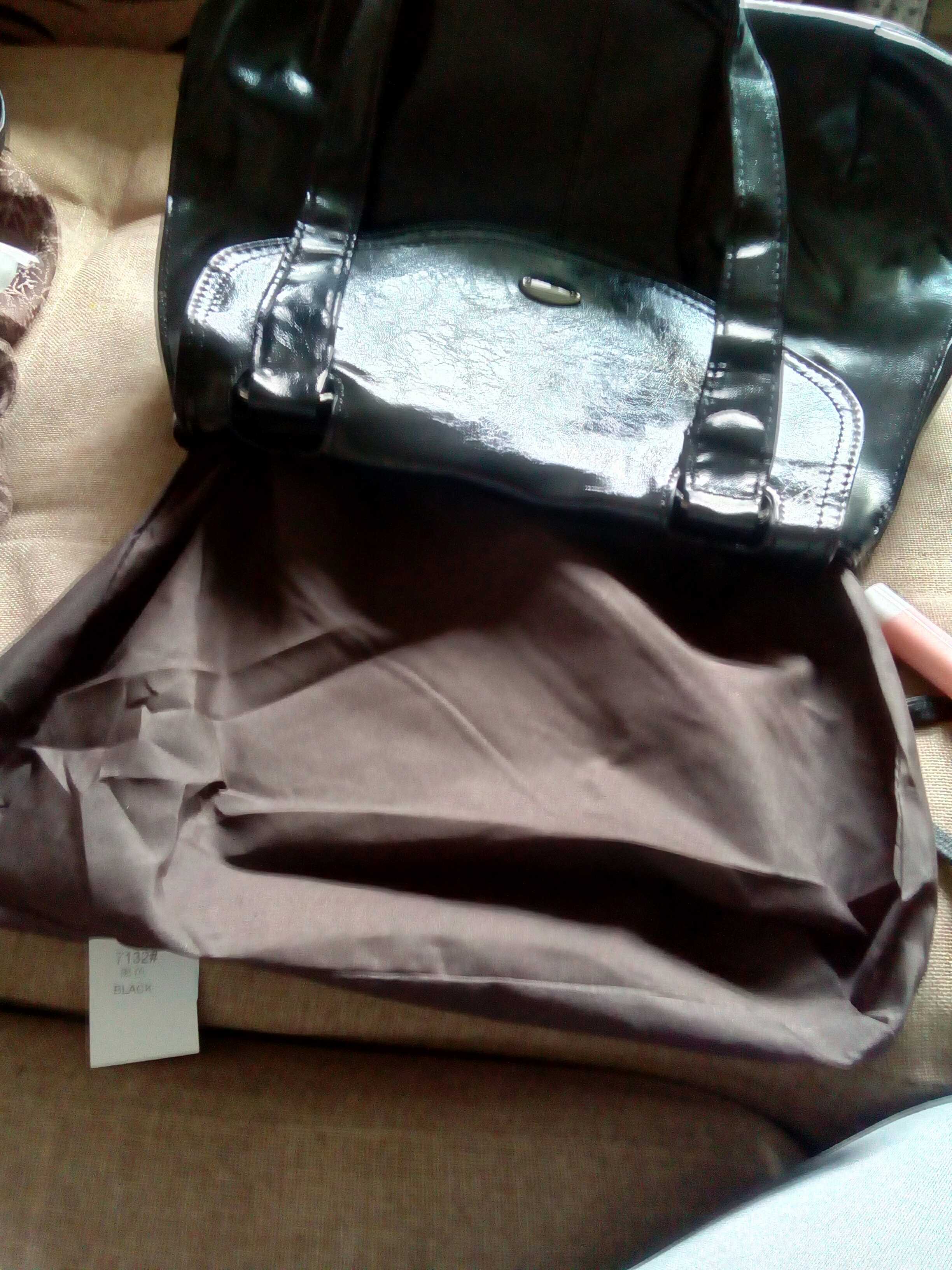 Фотография покупателя товара Сумка женская, 2 отдела на молнии, наружный карман, цвет чёрный - Фото 4