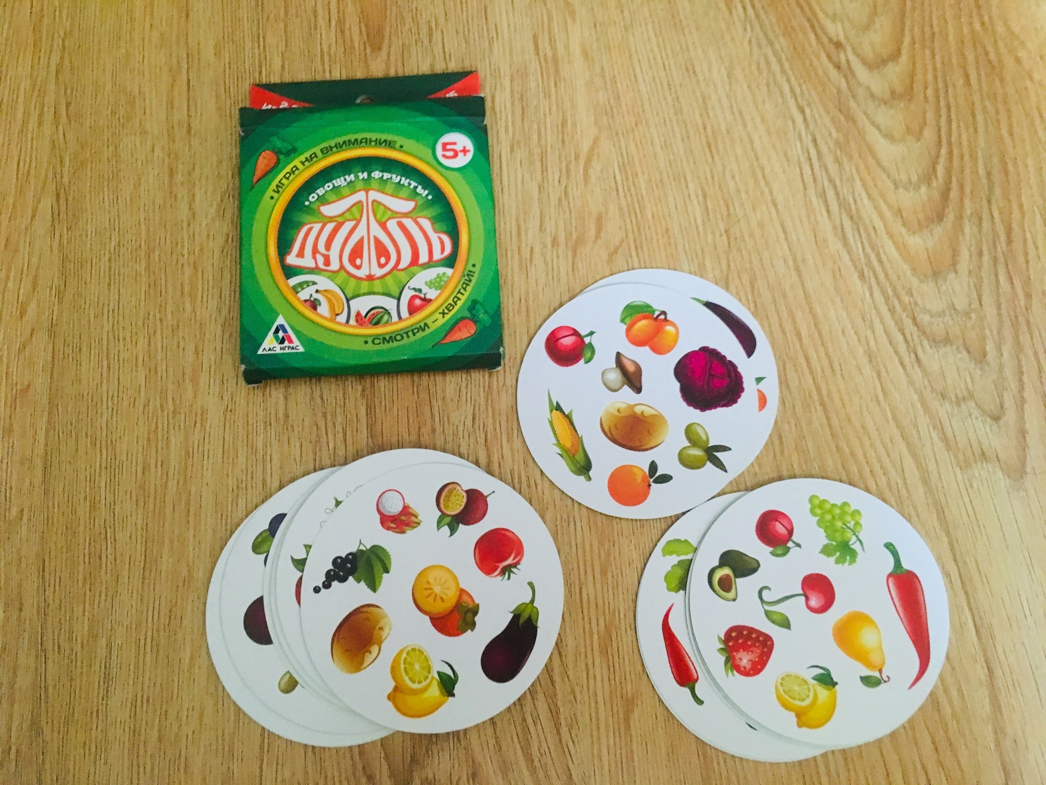 Фотография покупателя товара Настольная игра на реакцию и внимание «Дуббль. Овощи и фрукты», 20 карт, 5+