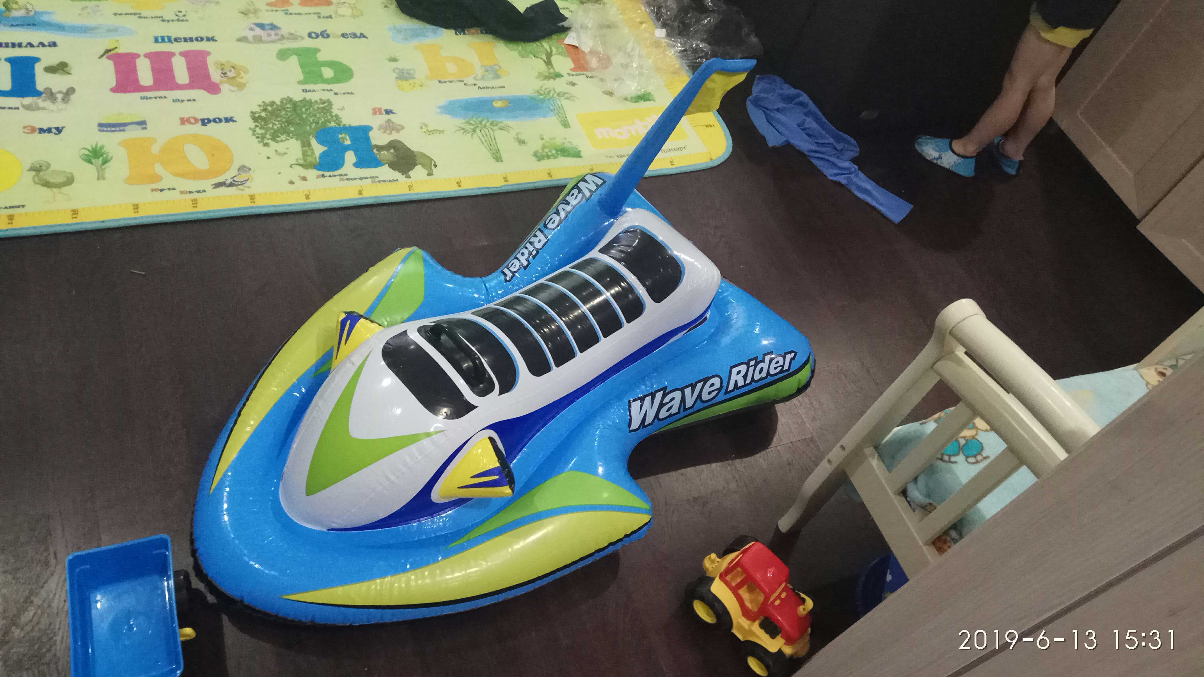 Фотография покупателя товара Игрушка надувная для плавания «Скутер» с ручками, 117 х 77 см, от 3 лет, 57520NP INTEX, цвет МИКС - Фото 8
