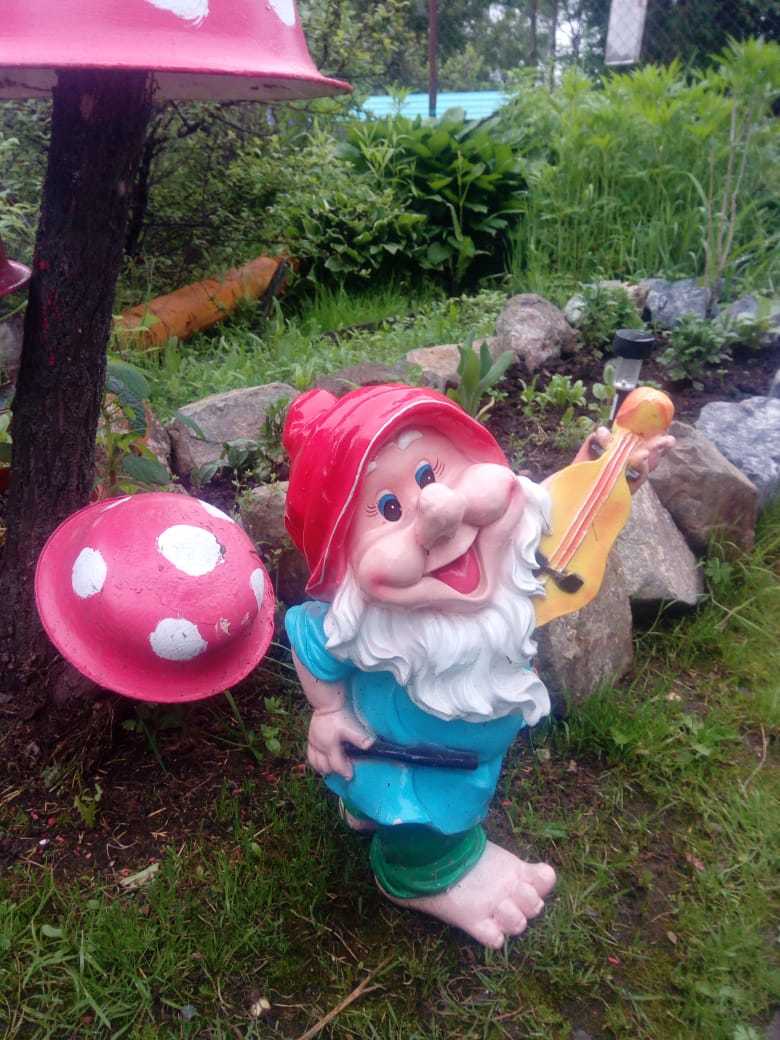 Фотография покупателя товара Садовая фигура "Гном-скрипач",разноцветная, 48 см, микс - Фото 1