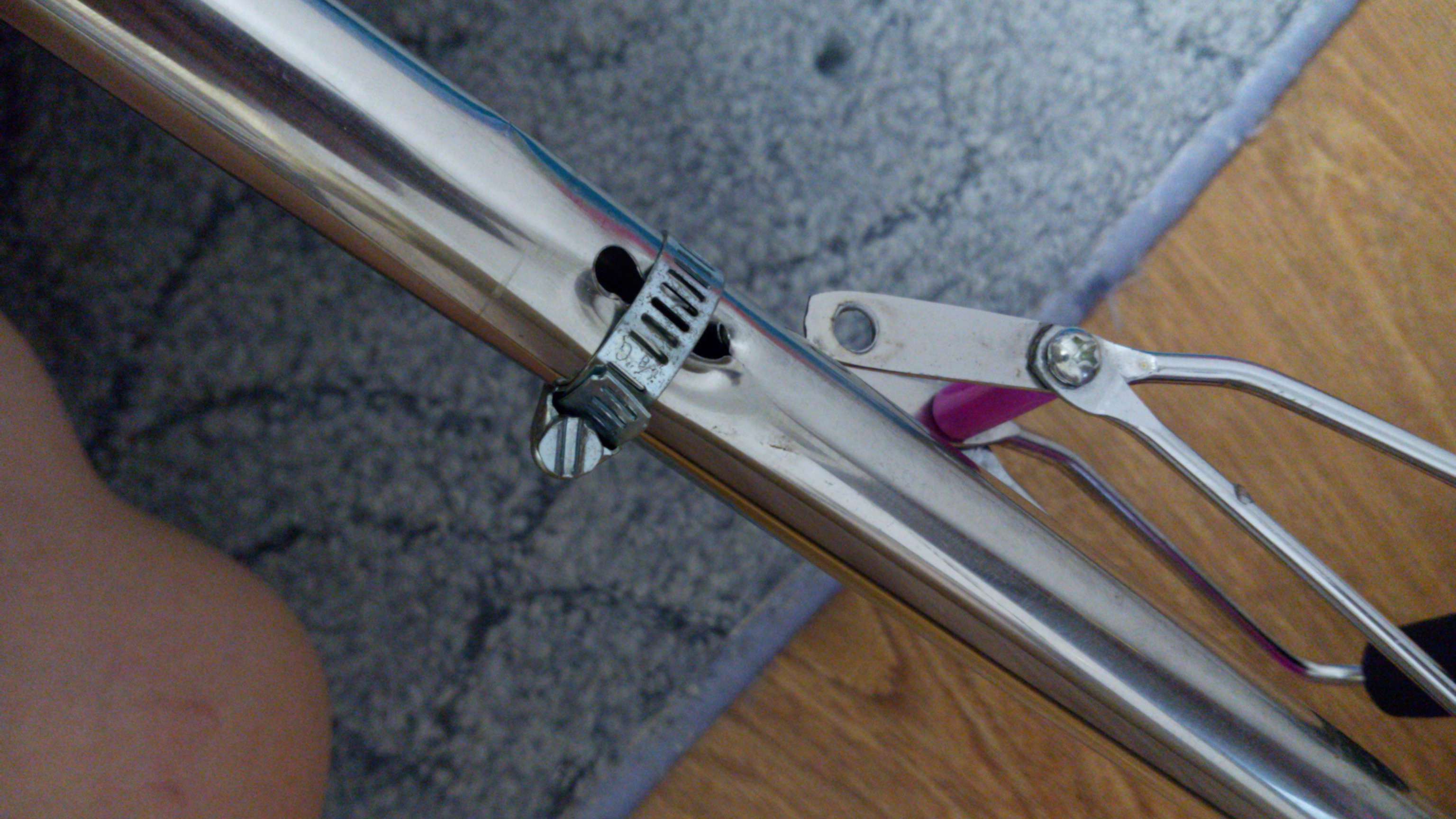 Фотография покупателя товара Швабра для мытья пола с двойным роликовым отжимом Доляна, насадка ПВА 27×6 см, телескопическая ручка 96-123 см, цвет МИКС