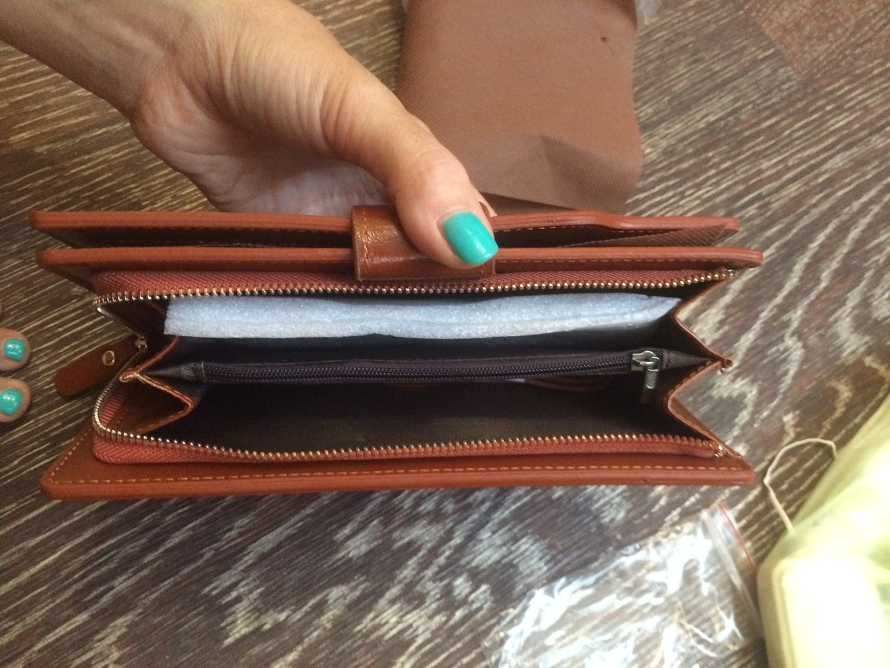 Фотография покупателя товара Кошелёк женский, 4 отдела, для карт, для монет, с ручкой, цвет коричневый - Фото 3
