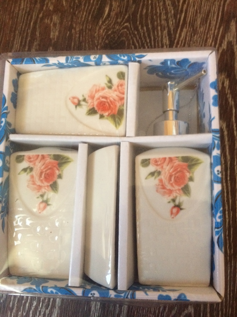 Фотография покупателя товара Набор аксессуаров для ванной комнаты «Бутоны», 4 предмета (дозатор, мыльница, 2 стакана), цвет белый