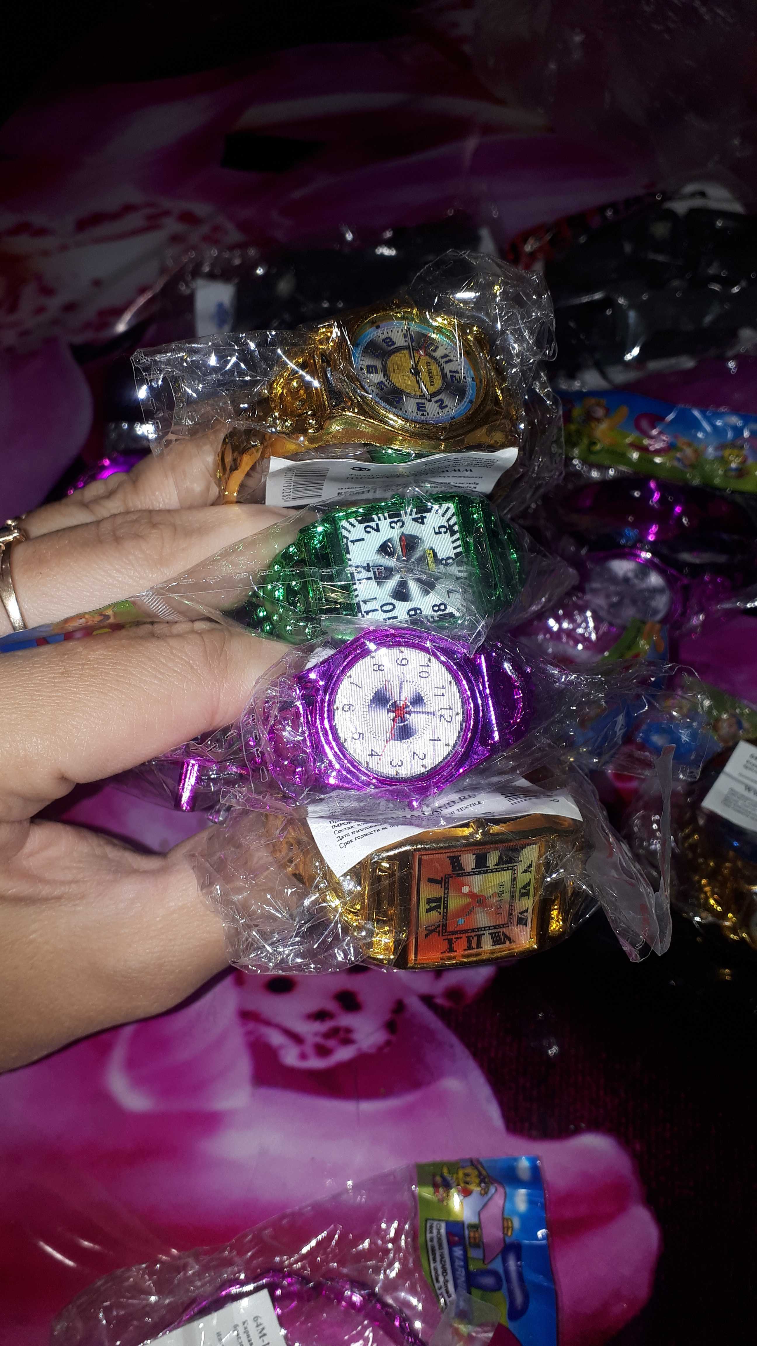Фотография покупателя товара Карнавальный набор «Часики», 2 предмета: браслет, волчок, цвета МИКС - Фото 1