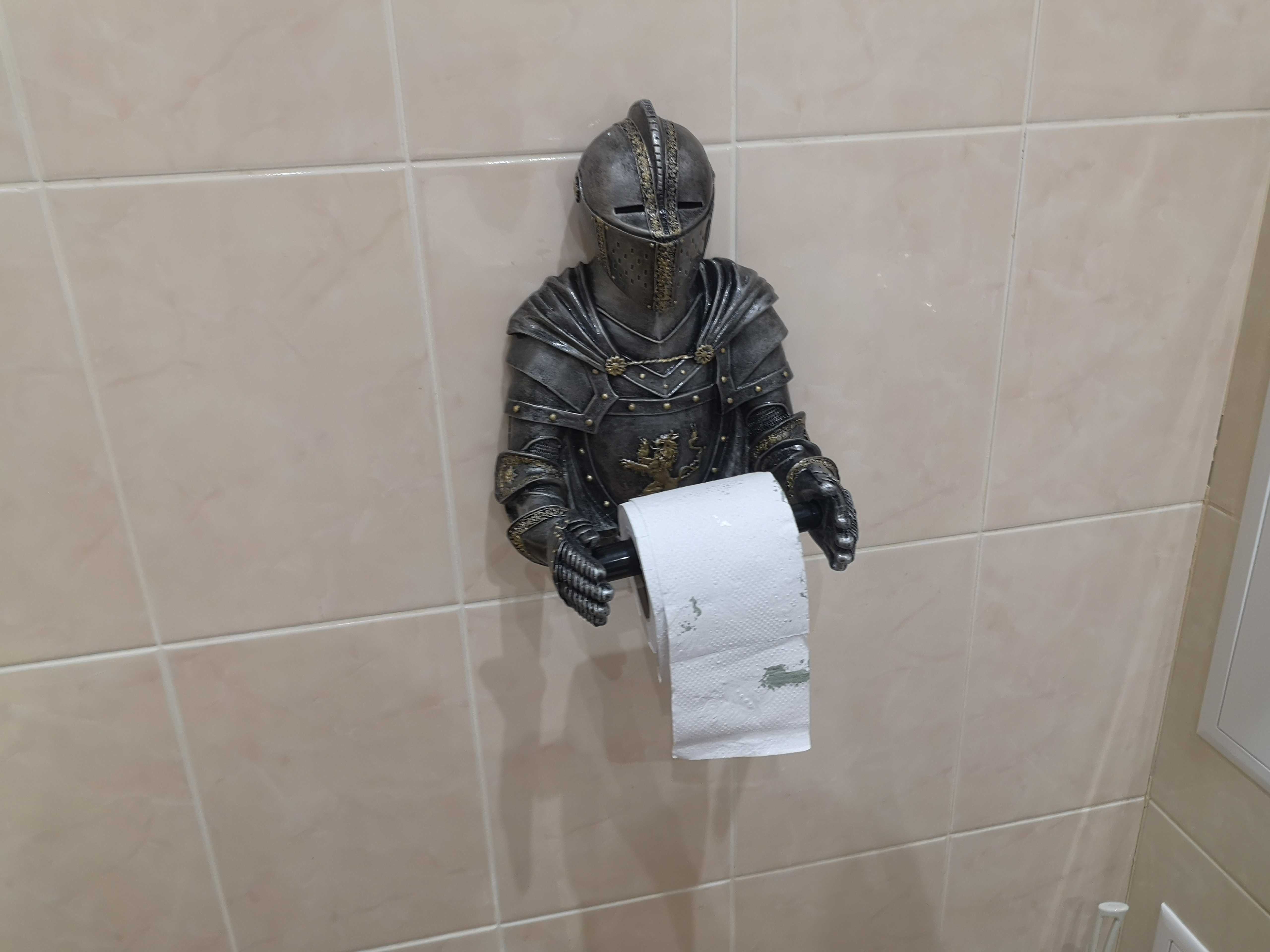 Фотография покупателя товара Держатель для туалетной бумаги "Рыцарь" 18х22х32см - Фото 16