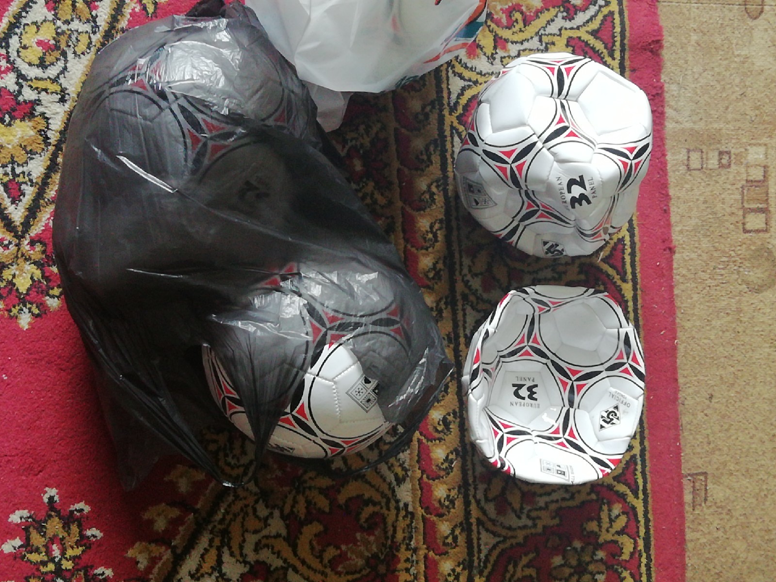 Фотография покупателя товара Мяч футбольный ONLYTOP, PVC, машинная сшивка, 32 панели, р. 5, цвет МИКС - Фото 2
