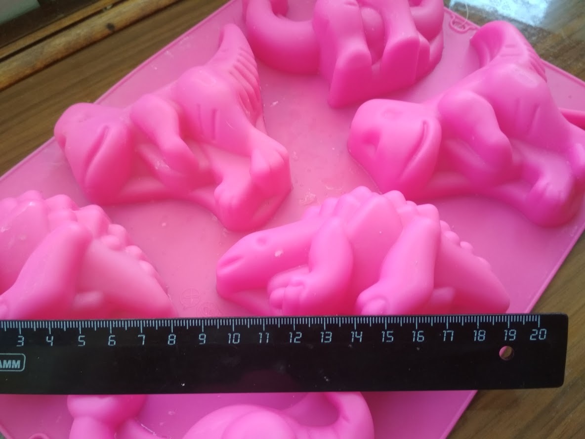 Фотография покупателя товара Форма для выпечки Доляна «Животные.Динозавры», силикон, 29×21 см, 6 ячеек (10,4×7,2 см), цвет розовый