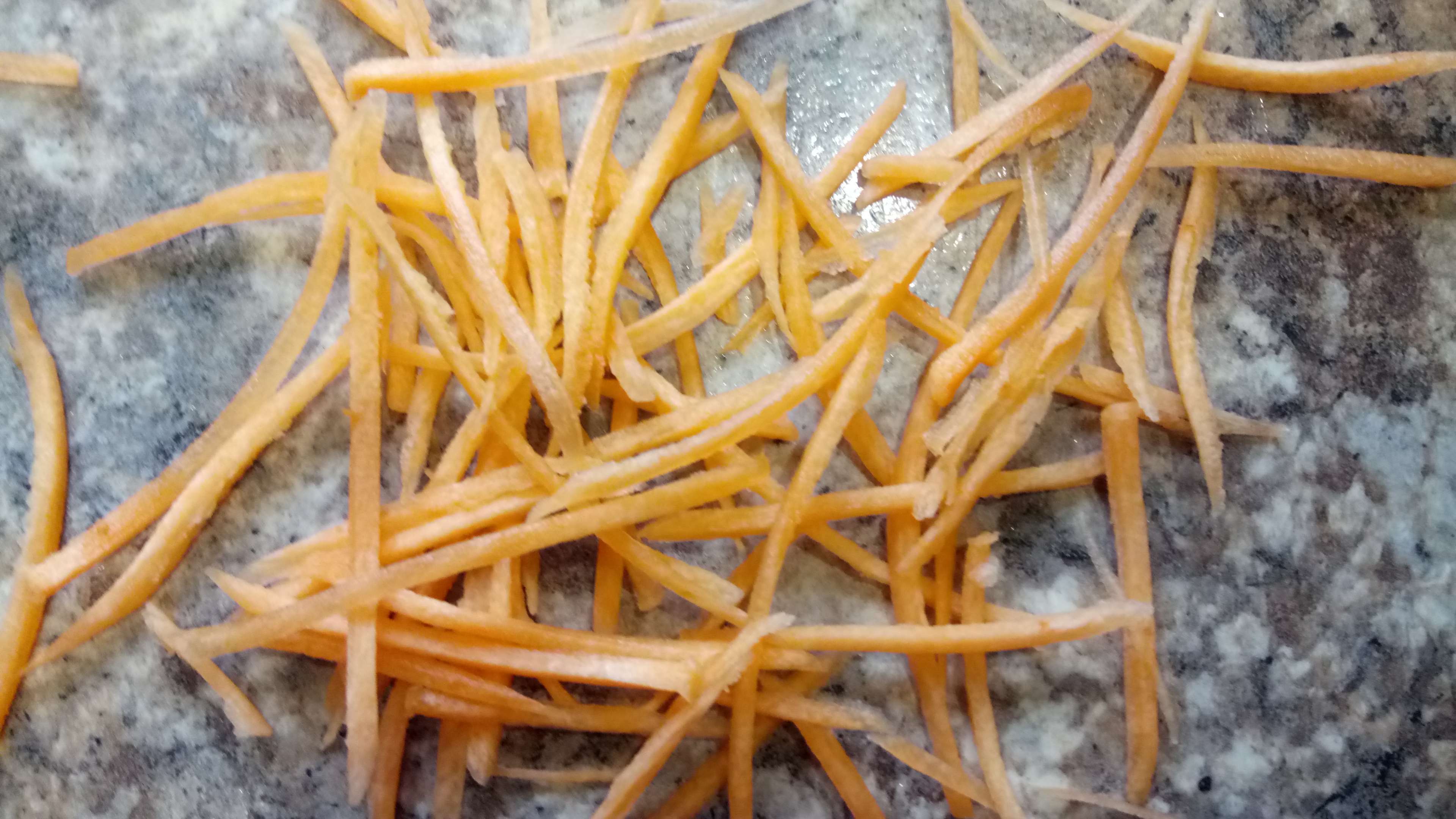 Фотография покупателя товара Овощерезка для корейской моркови, 27,5×9 см, цвет оранжевый, в блистере - Фото 4