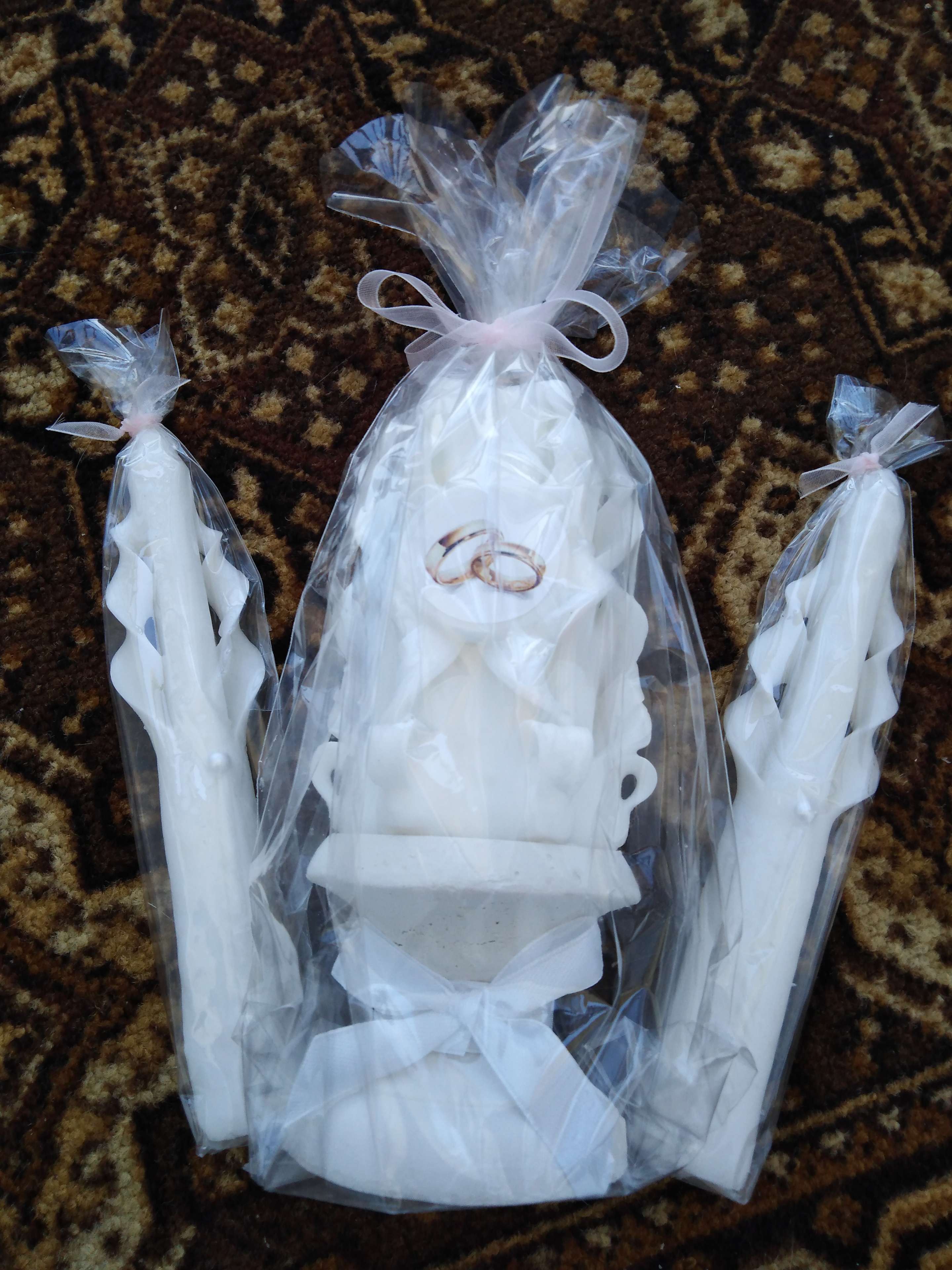 Фотография покупателя товара Набор свечей резных с подсвечником "Свадебный", белый: домашний очаг, родительские свечи