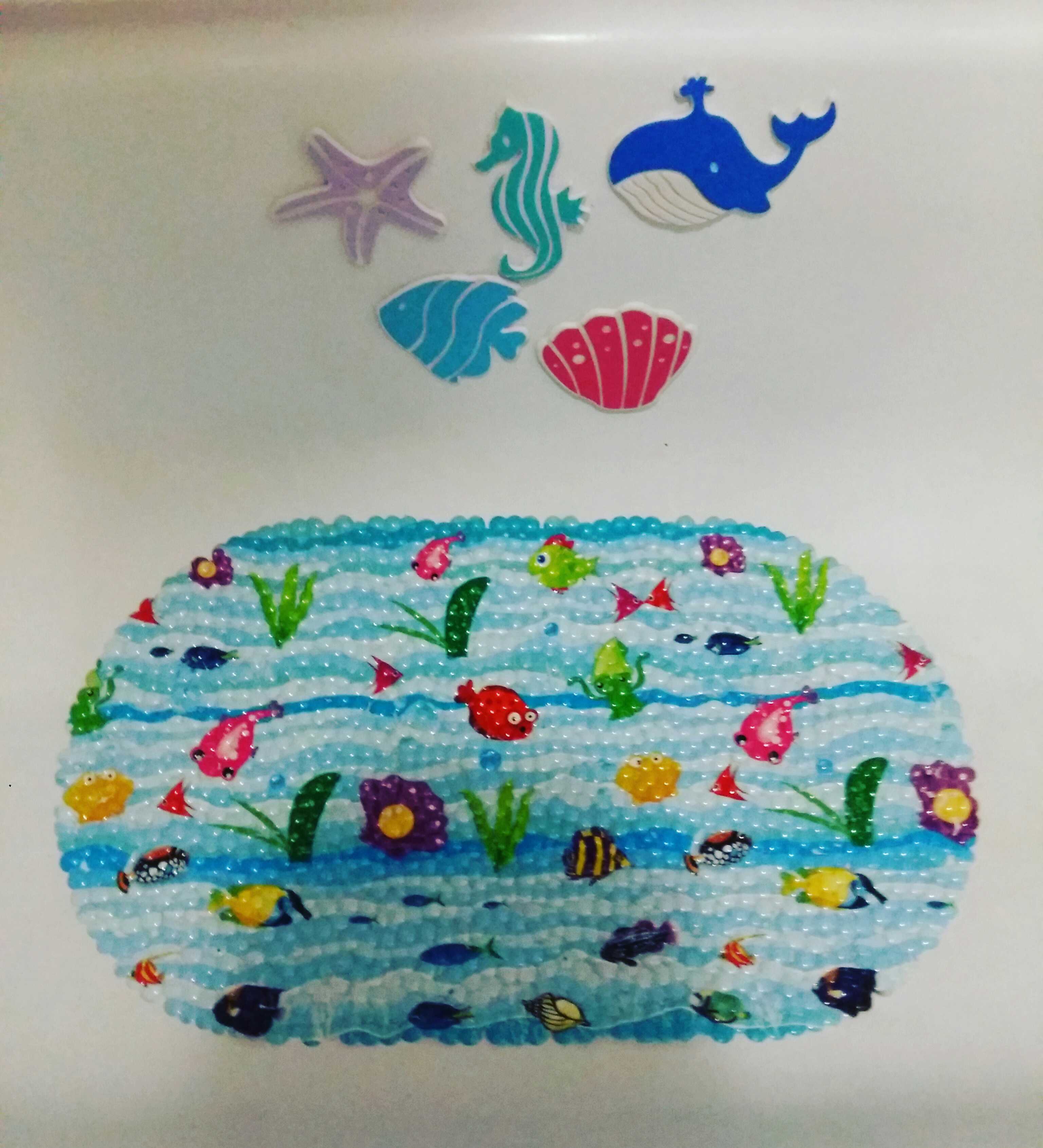 Фотография покупателя товара SPA-коврик для ванны на присосках Доляна «Морские жители», 39×67 см - Фото 3