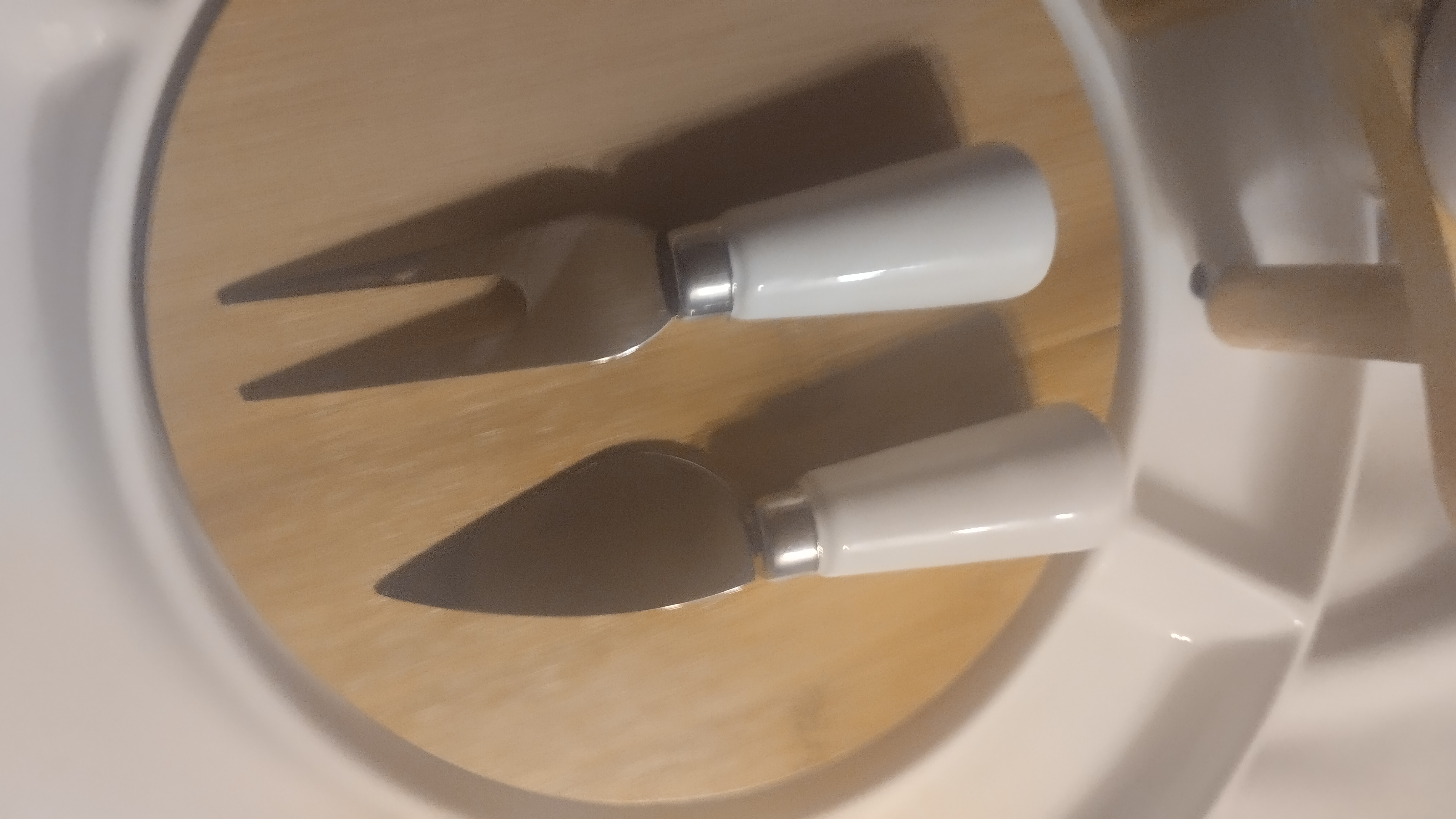 Фотография покупателя товара Набор фарфоровый для канапе и нарезки BellaTenero, 8 предметов: блюдо d=29,8 см, доска для нарезки, 2 ножа, 4 шпажки, цвет белый - Фото 8
