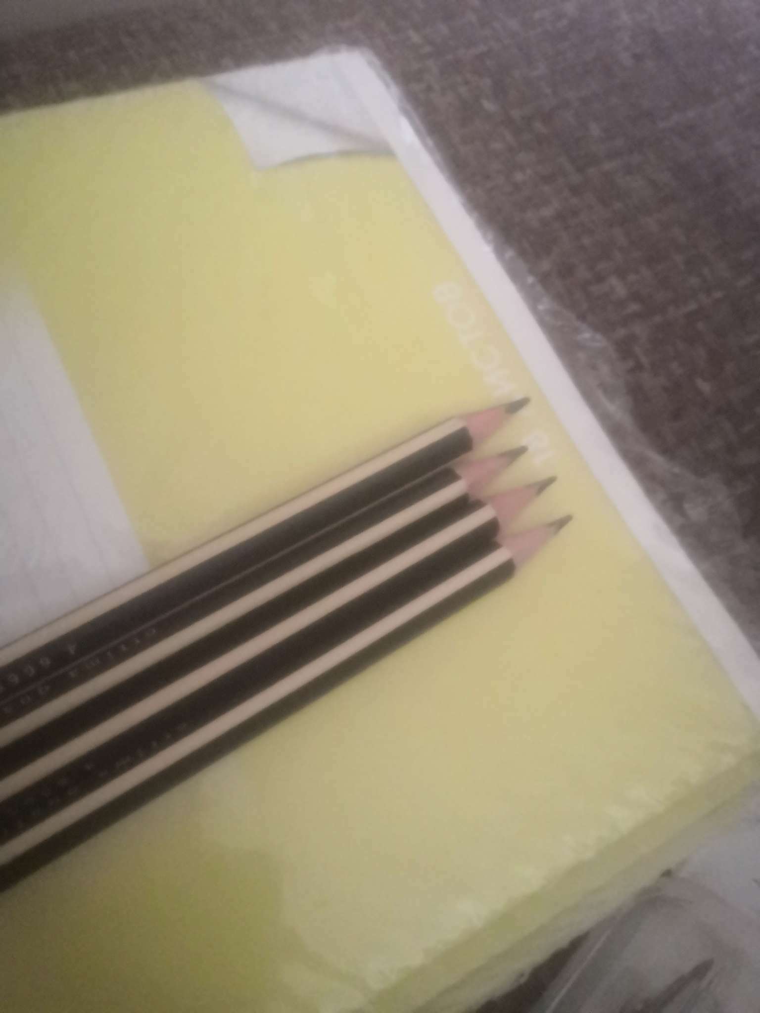 Фотография покупателя товара Карандаш чернографитный 2.0 мм Graphix, В, трёхгранный, ударопрочный грифель