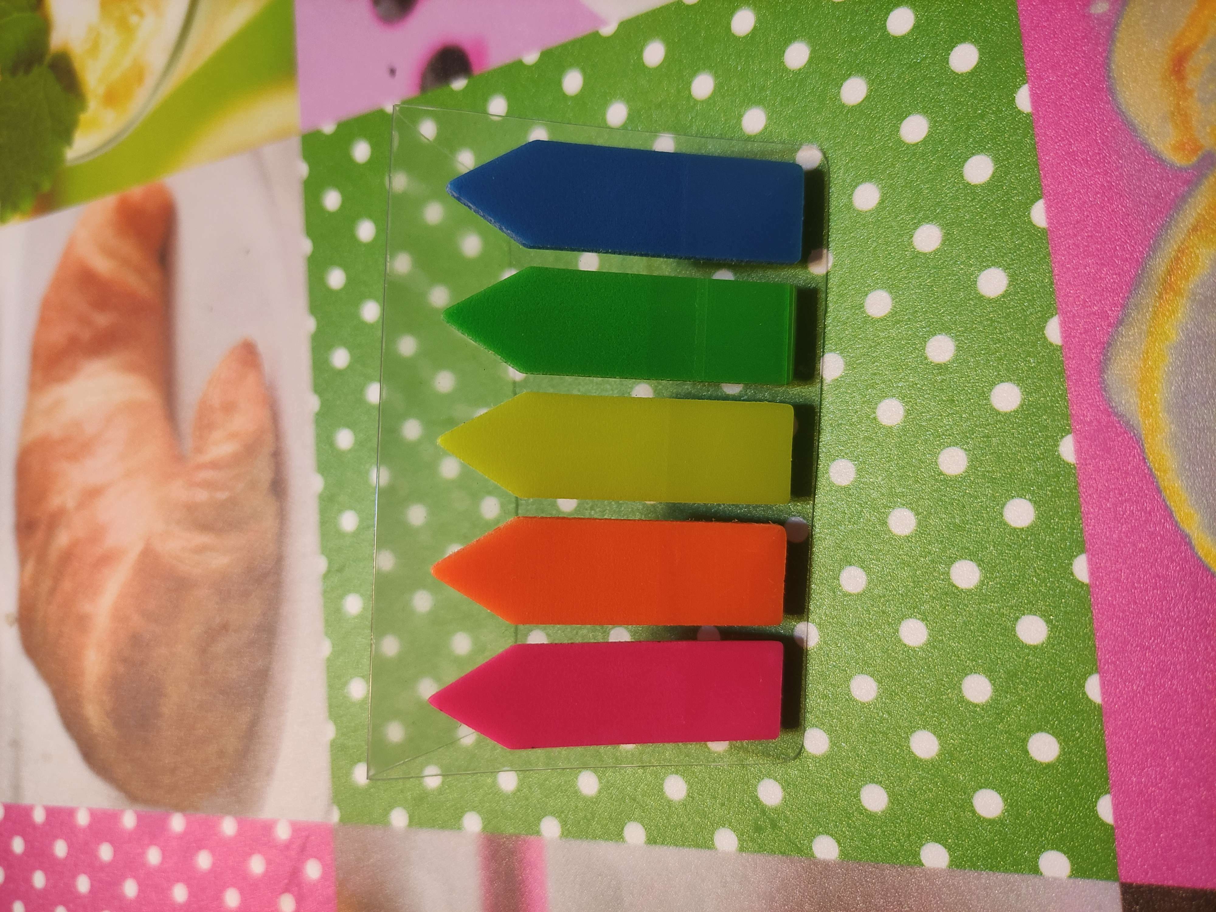 Фотография покупателя товара Блок закладка с липким краем "Стрелки" 12 мм х 43 мм, пластик, 5 цветов по 24 листа, флуоресцентный, в блистере - Фото 1