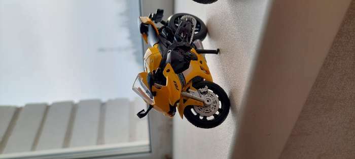 Фотография покупателя товара Модель мотоцикла металл. Yamaha YZF-R1 Scale 1:18, цвет желтый, свободный ход колёс - Фото 1