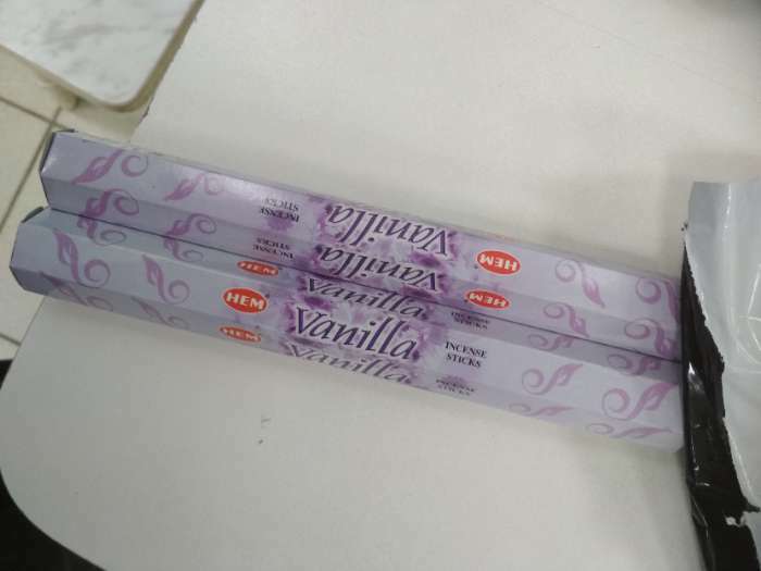 Фотография покупателя товара Благовония HEM "Vanilla. Ваниль", 20 палочек в упаковке, шестигранник