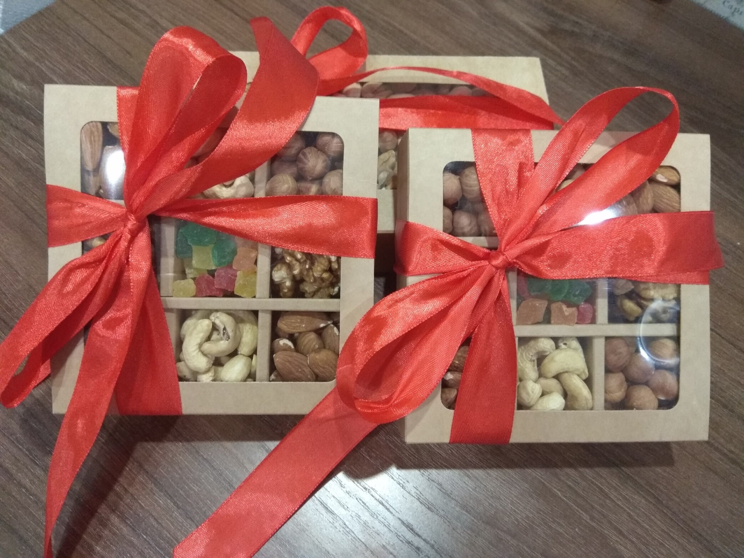 Фотография покупателя товара Коробка под 9 конфет с обечайкой, розовый, 14,5 х 14,5 х 3,5 см - Фото 6