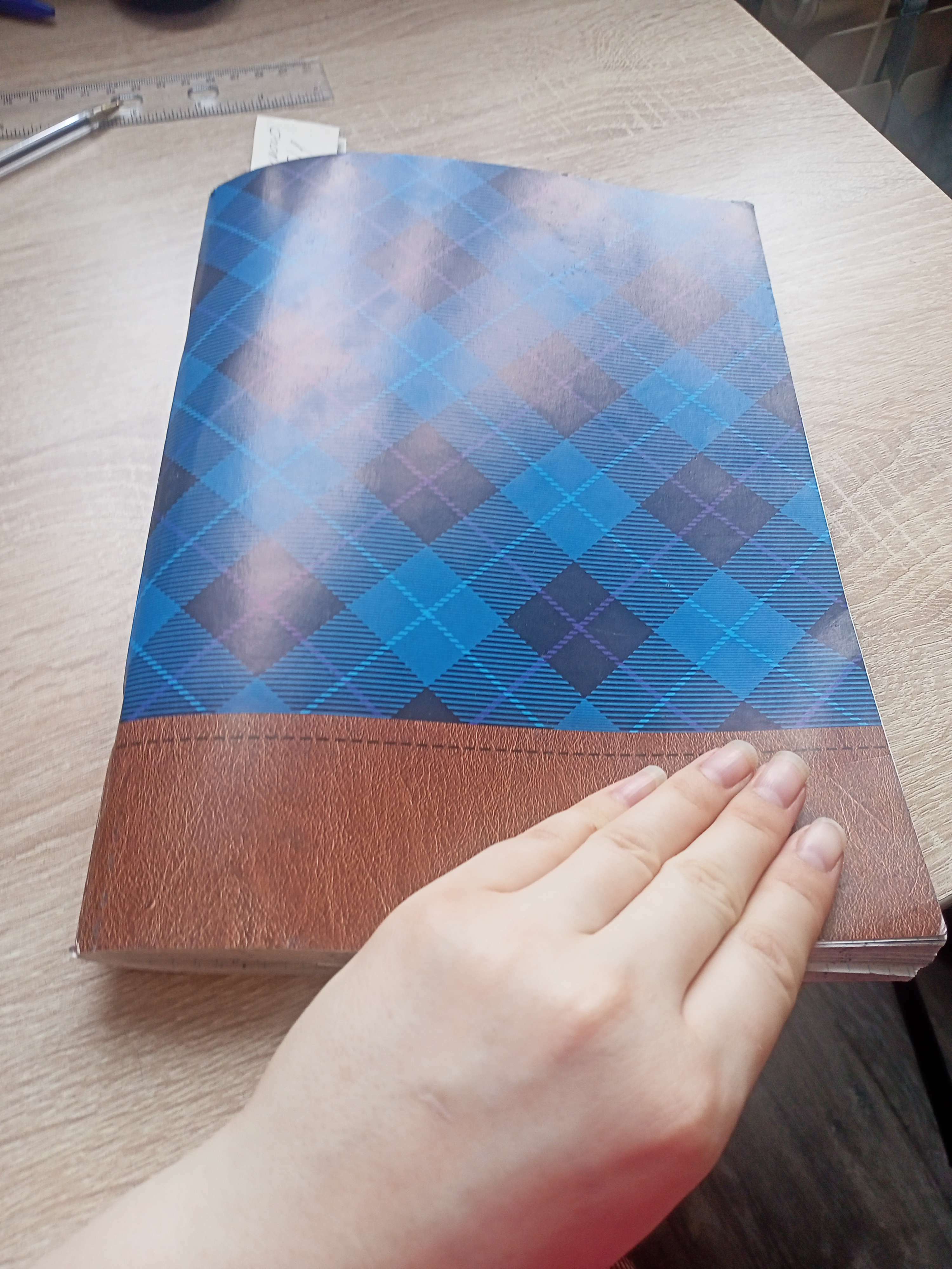 Фотография покупателя товара Тетрадь А4, 96 листов в клетку Calligrata "Синяя шотландка", обложка мелованный картон, блок №2, белизна 75% (серые листы)