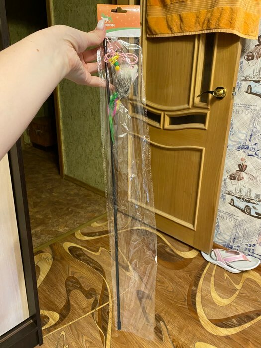 Фотография покупателя товара Дразнилка-удочка с мышью из натурального меха с перьями, микс цветов - Фото 2