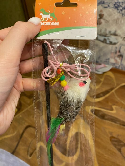 Фотография покупателя товара Дразнилка-удочка с мышью из натурального меха с перьями, микс цветов - Фото 1