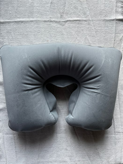 Фотография покупателя товара Подушка для шеи дорожная, надувная, 38 × 25 см, в коробке, цвет серый - Фото 3