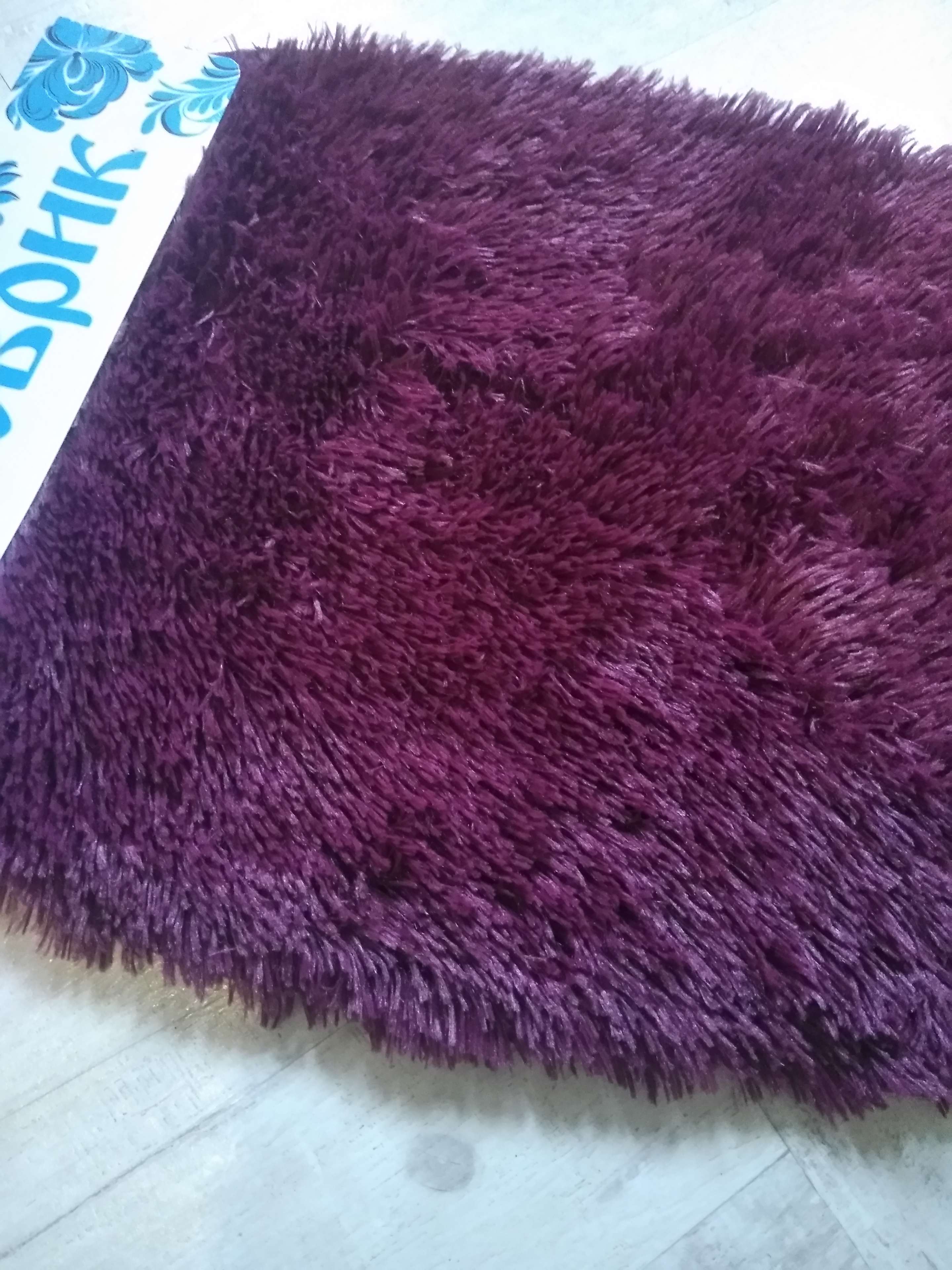 Фотография покупателя товара Коврик для ванной овальный Доляна «Пушистик», 40×60 см, цвет бордовый - Фото 3