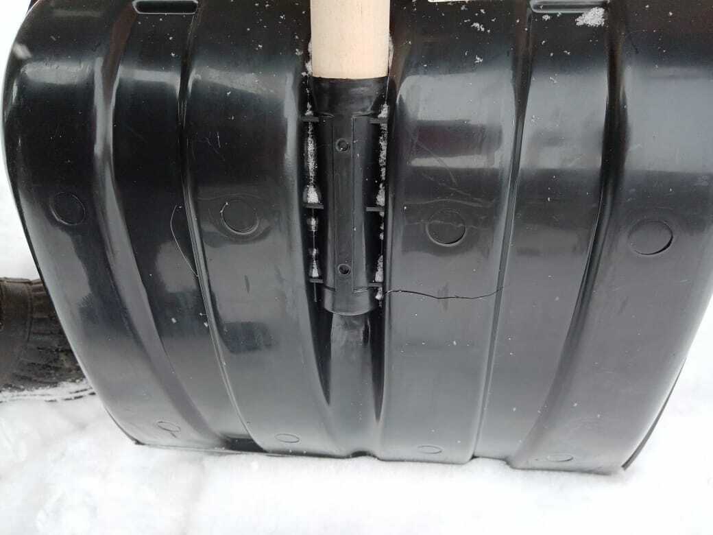 Фотография покупателя товара Ковш лопаты пластиковый, 360 × 380 мм, с оцинкованной планкой, тулейка 32 мм, «Снежок» - Фото 3