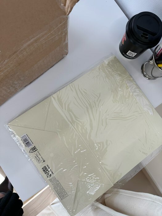 Фотография покупателя товара Пакет подарочный ламинированный, упаковка, «Молочный», M 26×30×9 см - Фото 3