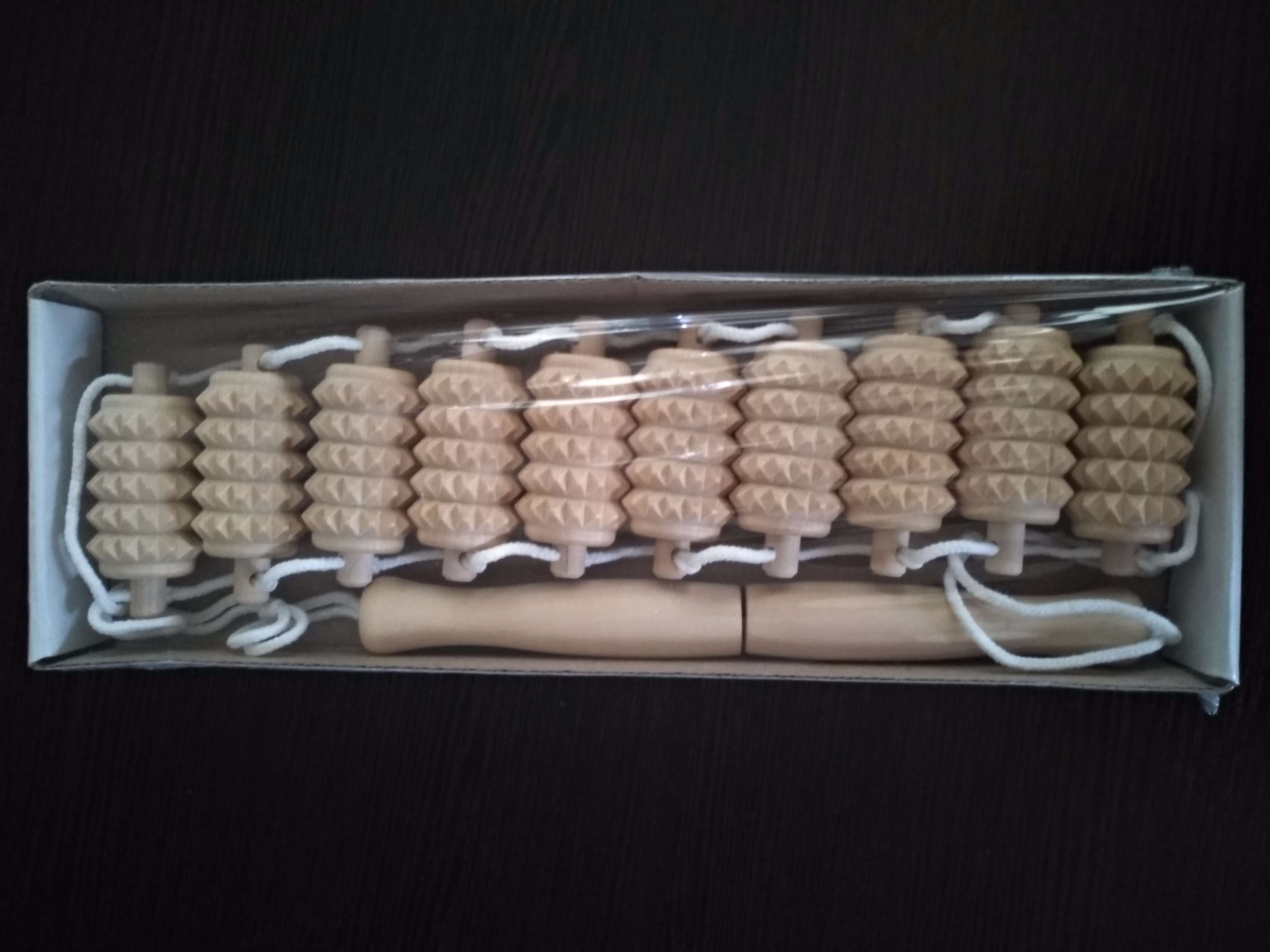 Фотография покупателя товара Массажёр - лента, деревянный, роликовый, зубчатый, 2,8 × 6,8 × 122,5 см, 10 звеньев - Фото 3