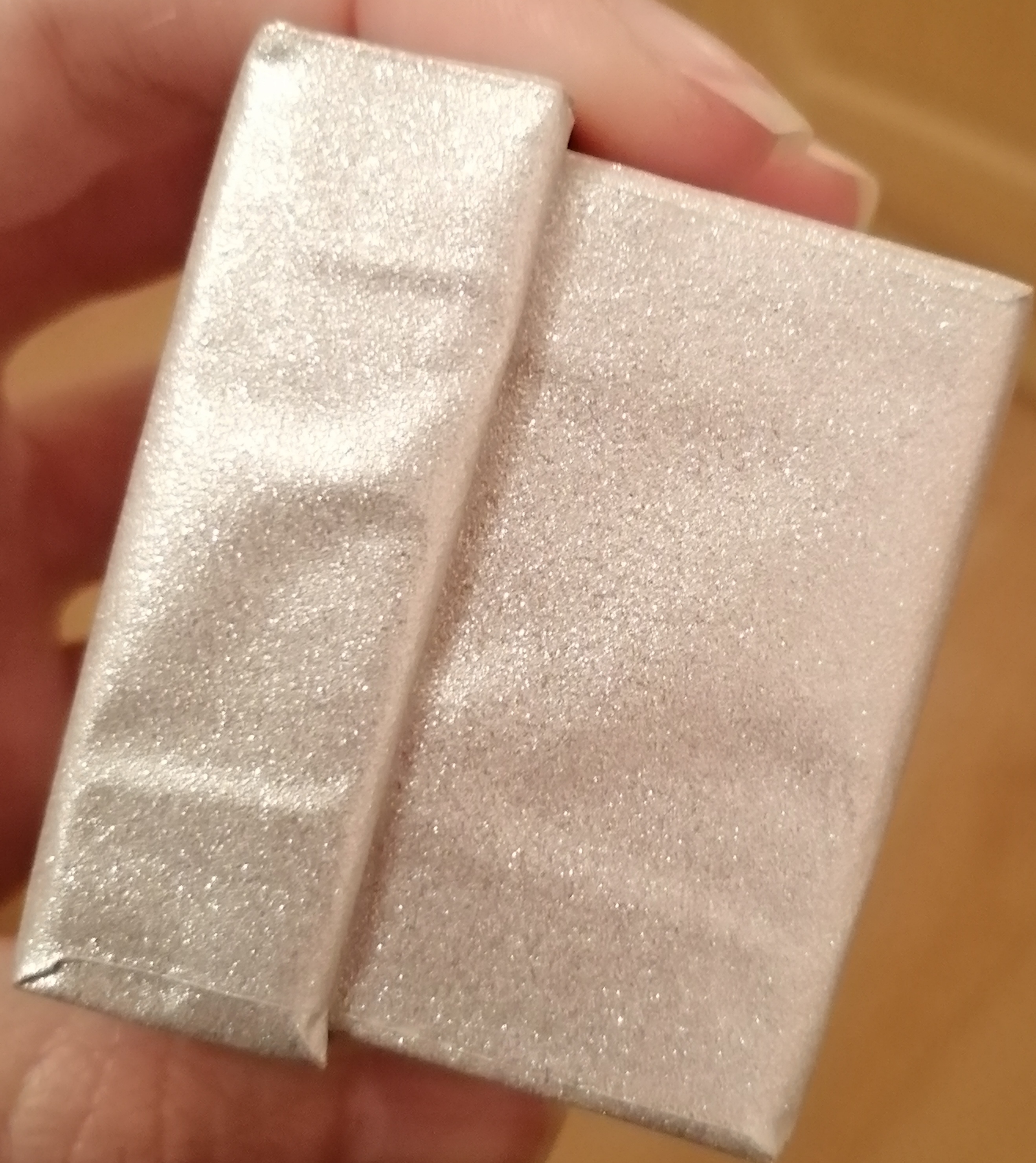 Фотография покупателя товара Коробочка подарочная под серьги, кольцо «Блеск», 5×5 см, (полезная часть 4.5×4.5 см,) цвет серебро - Фото 6