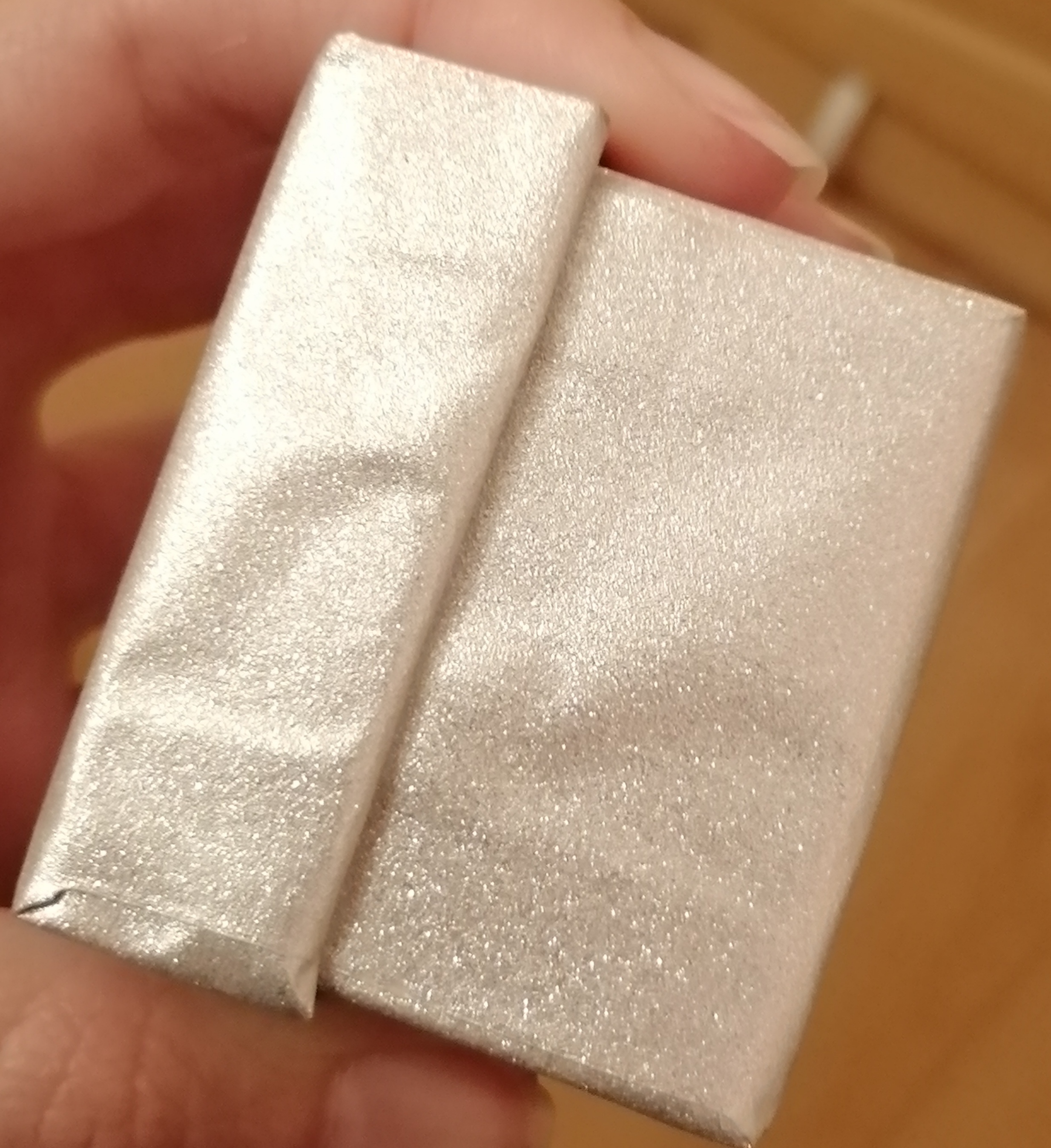 Фотография покупателя товара Коробочка подарочная под серьги, кольцо «Блеск», 5×5 см, (полезная часть 4.5×4.5 см,) цвет серебро - Фото 7