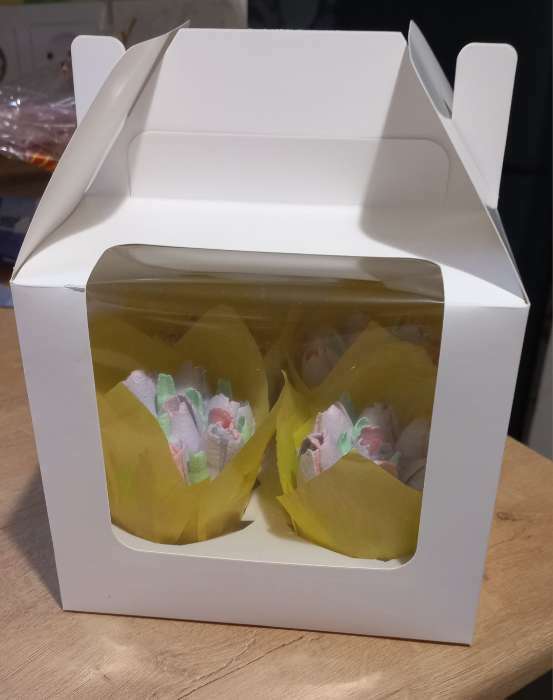 Фотография покупателя товара Кондитерская складная коробка для 4 капкейков, белая 16 х 16 х 14 см - Фото 2