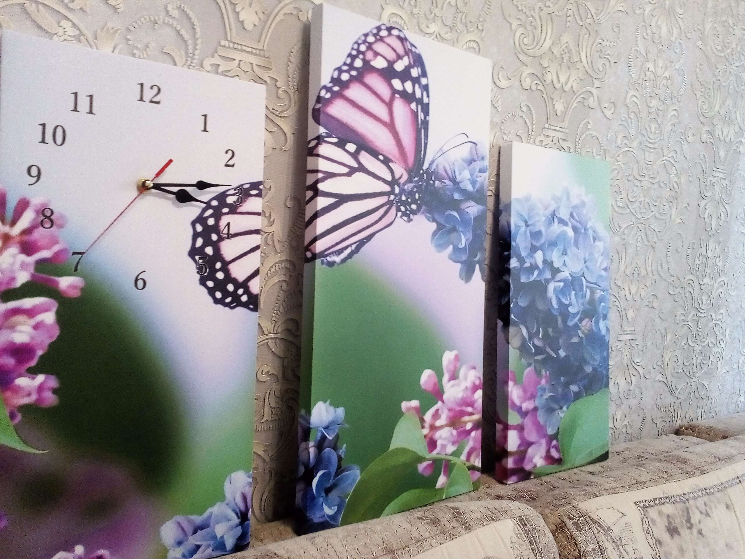 Фотография покупателя товара Часы настенные, модульные, серия: Цветы, "Бабочка на цветках", 60х80 см - Фото 1