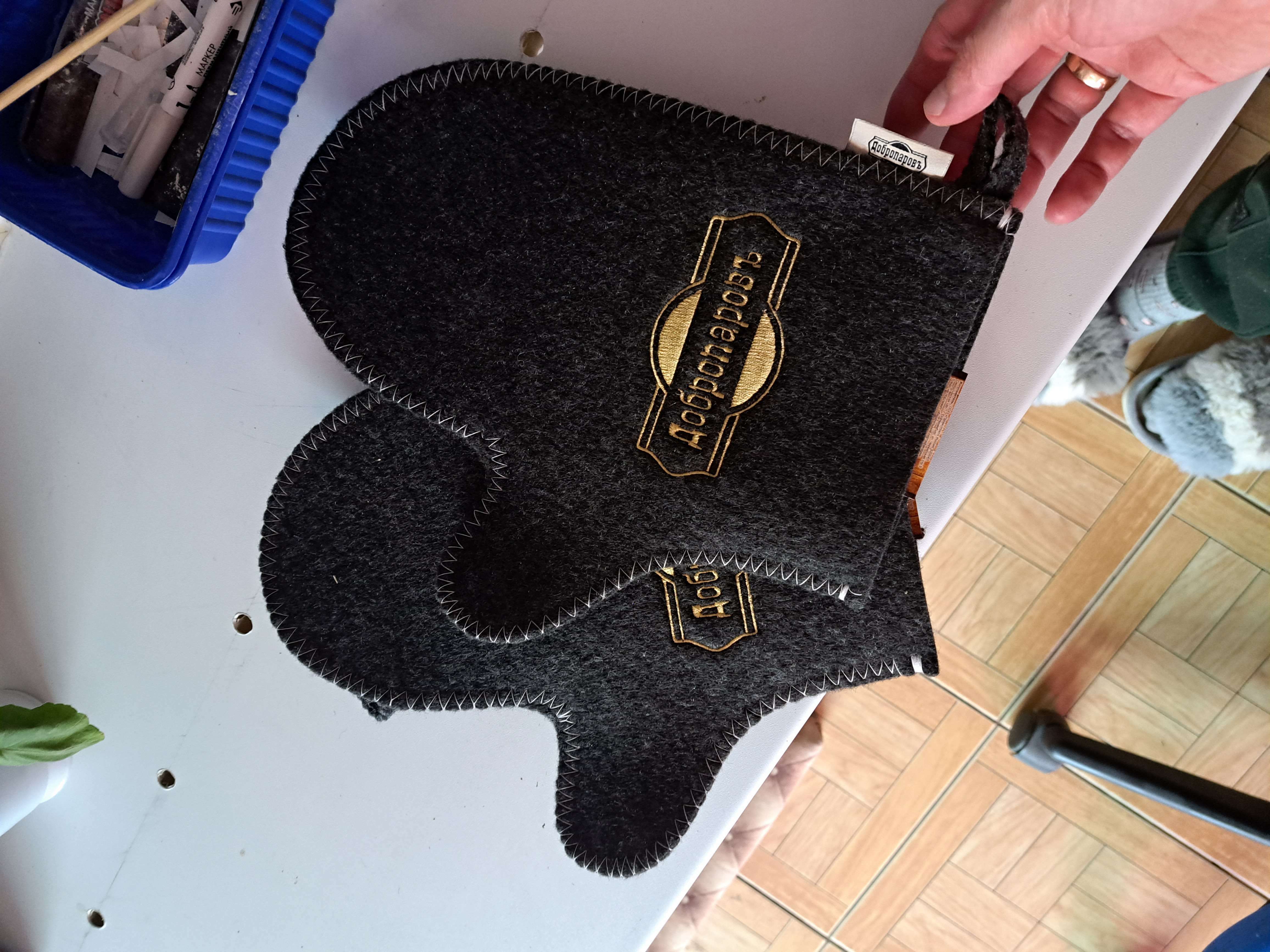 Фотография покупателя товара Рукавица для бани, серая с золотой вышивкой "ДОБРОПАРОВЪ" - Фото 1