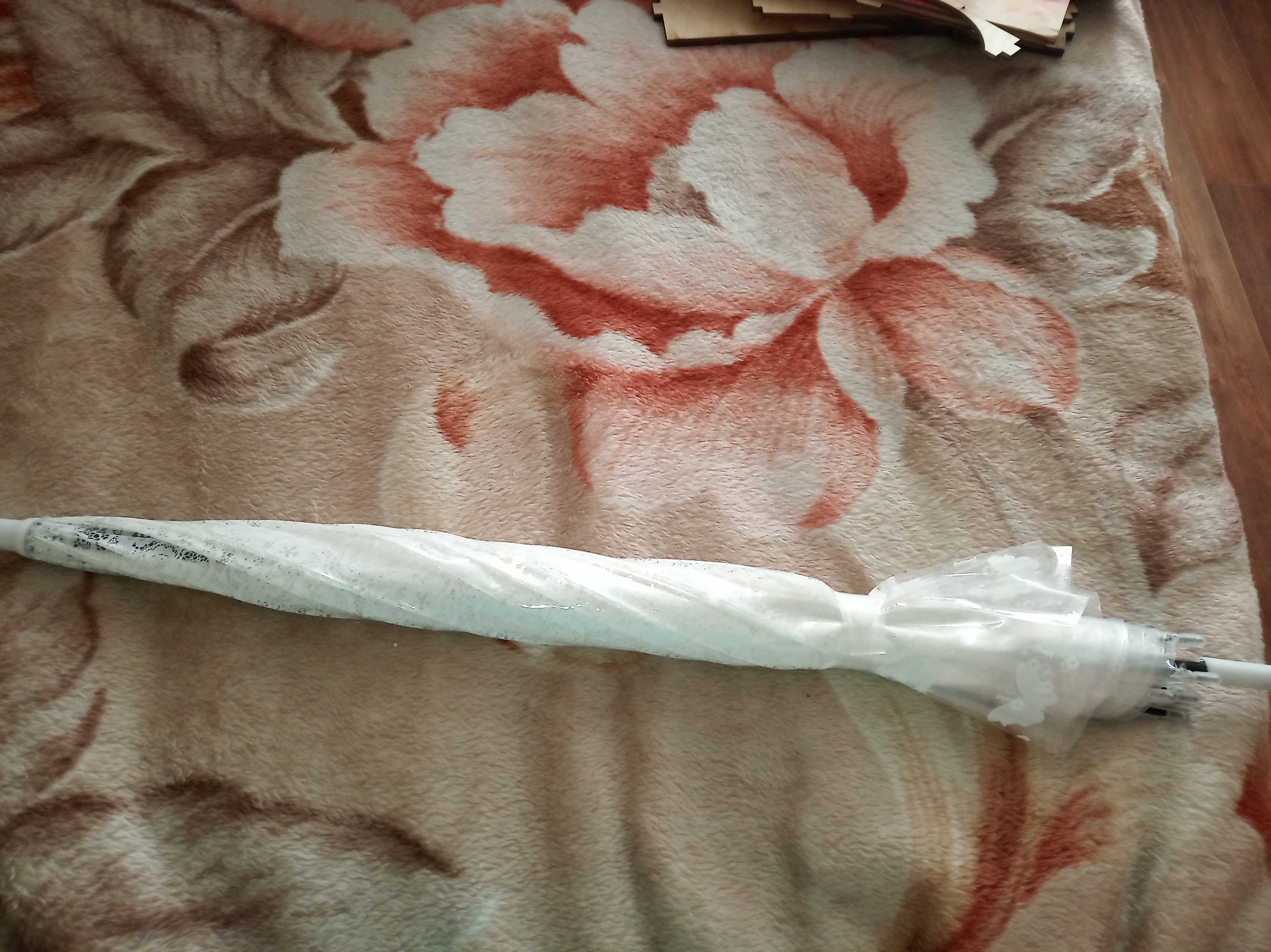 Фотография покупателя товара Зонт - трость полуавтоматический «Кружево», 8 спиц, R = 46 см, цвет белый - Фото 3