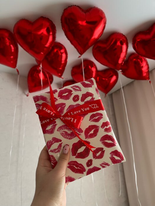 Фотография покупателя товара Набор бумаги упаковочной крафт "Поцелуи", 2 листа 50 × 70 см