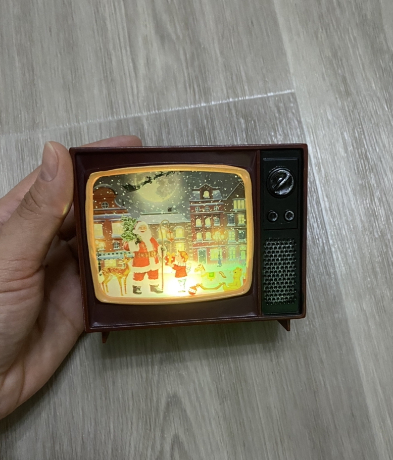 Фотография покупателя товара Светодиодная фигура «Телевизор с Дедом Морозом» 10 × 8 × 4 см, пластик, батарейки CR2032х2, свечение мульти (RGB) - Фото 8