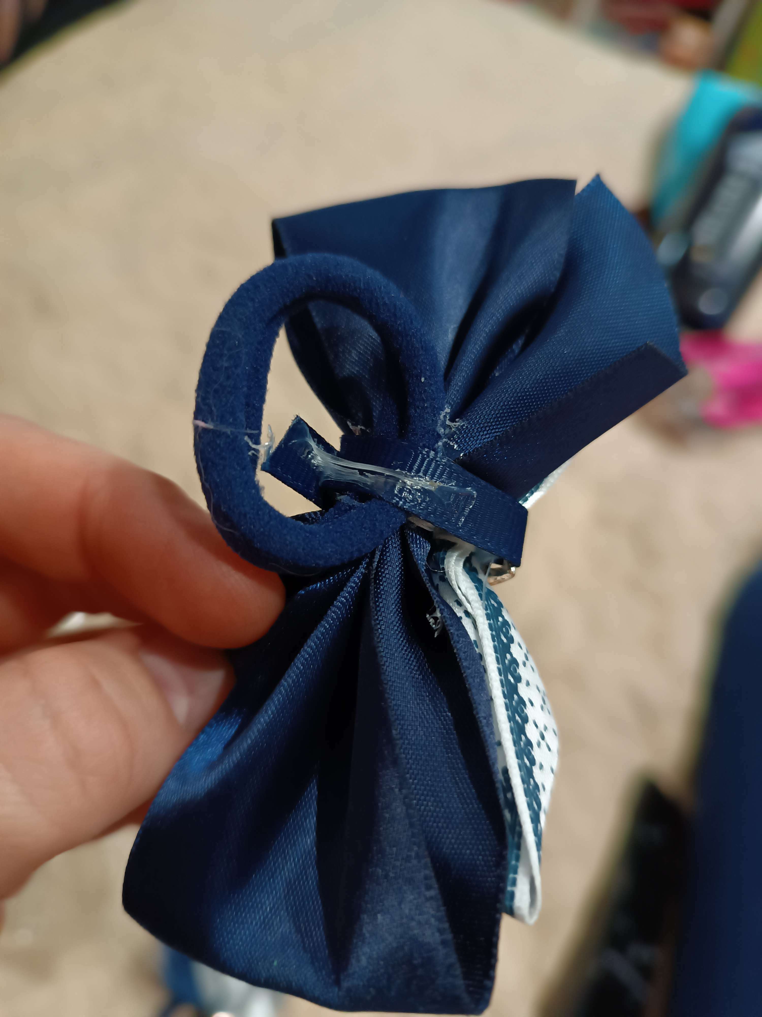 Фотография покупателя товара Резинка для волос бант "Школьница" текстура, 9,5 см, бело-синий