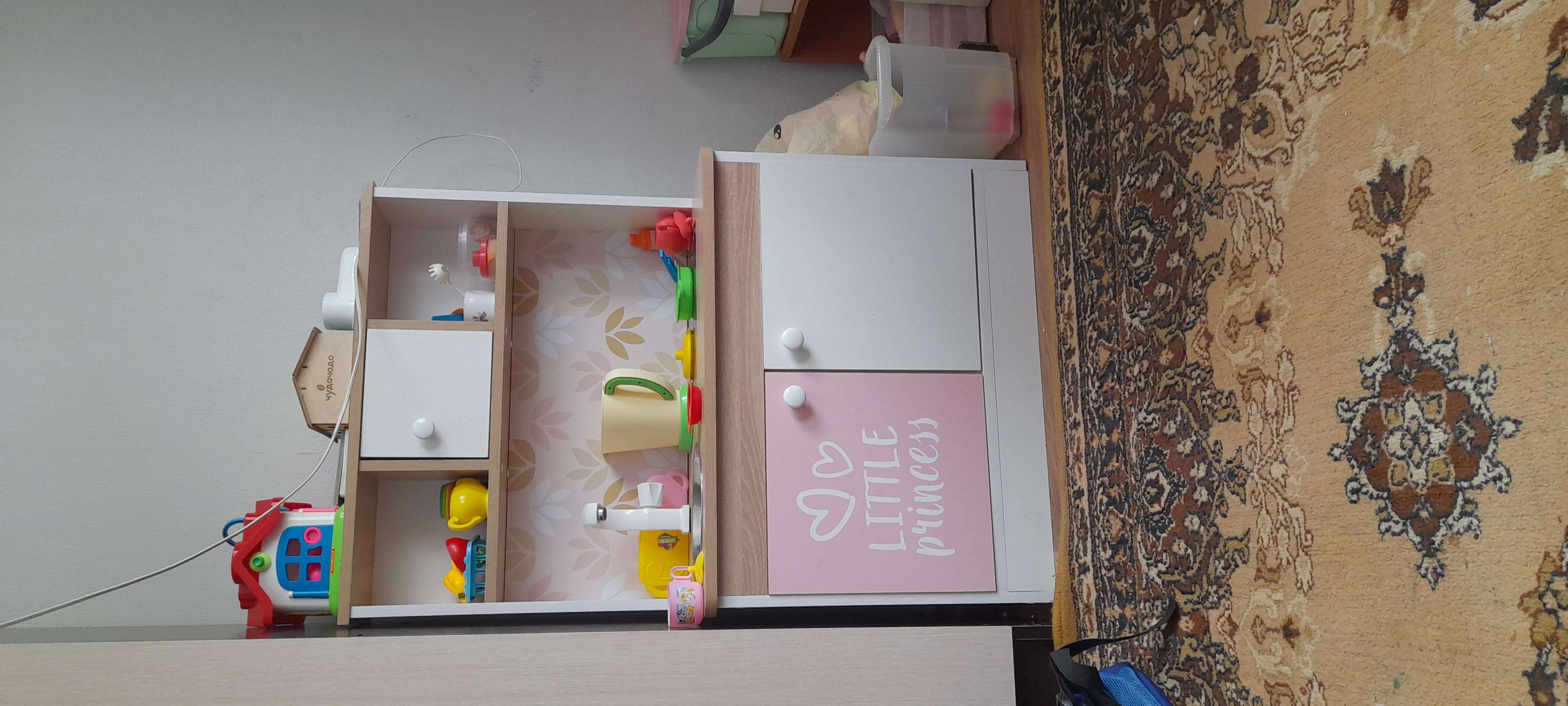 Фотография покупателя товара Игровая мебель «Детская кухня», цвет корпуса бело-бежевый, цвет фасада бело-розовый, фартук цветы - Фото 1