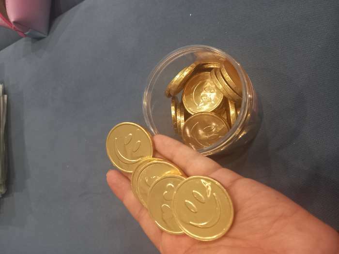 Фотография покупателя товара Кондитерское изделие монеты "Мэйлики - поцелуйчики", 50 шт - Фото 2