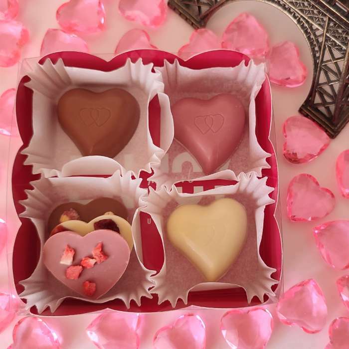 Фотография покупателя товара Форма для шоколада и конфет «Сердце», 20×12×2,5 см, 8 ячеек (4×4×1 см) - Фото 3