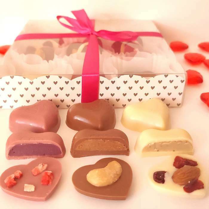 Фотография покупателя товара Форма для шоколада и конфет «Сердце», 20×12×2,5 см, 8 ячеек (4×4×1 см) - Фото 2