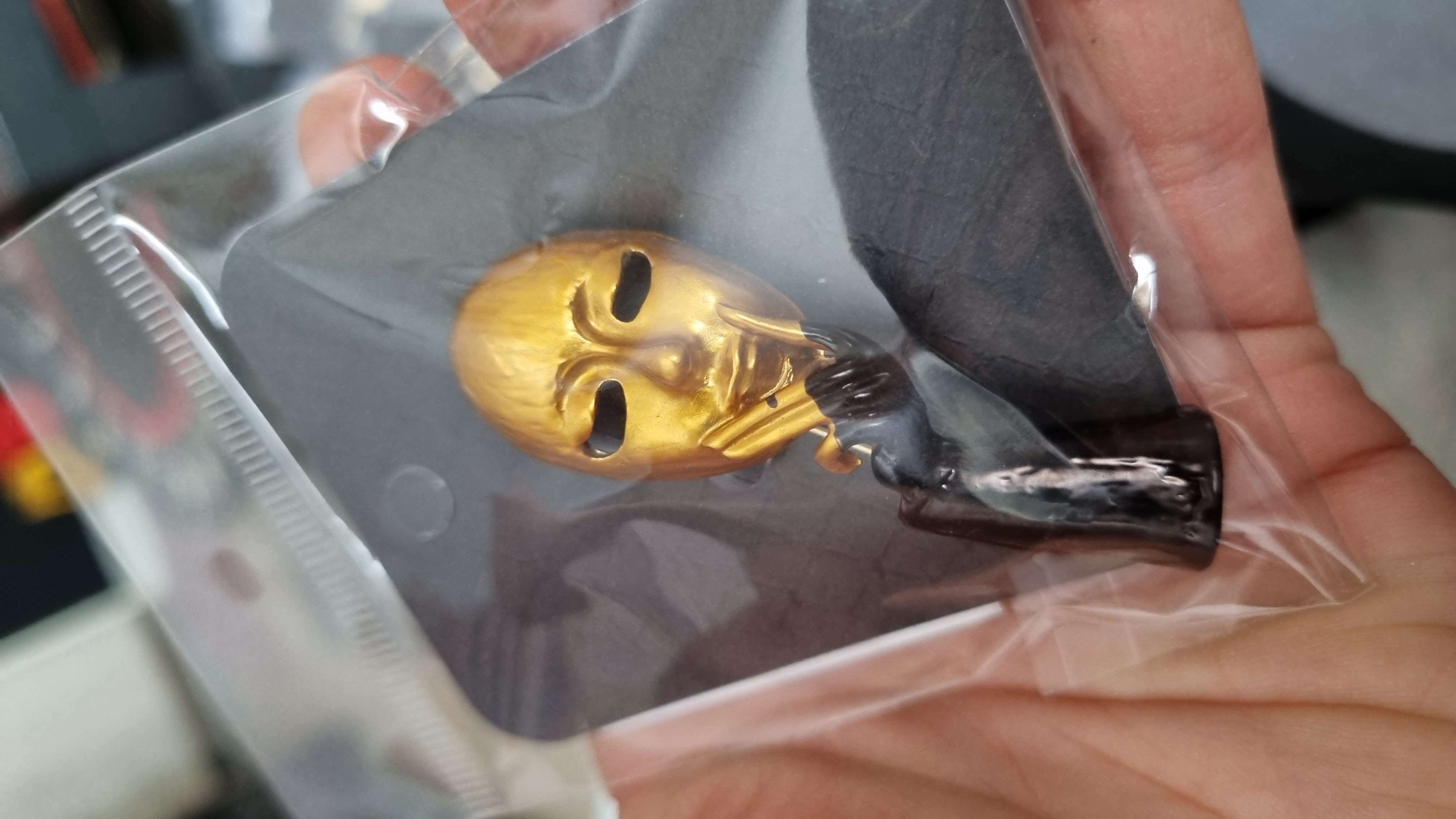 Фотография покупателя товара Брошь «Маска» личности, цвет чёрный в матовом золоте